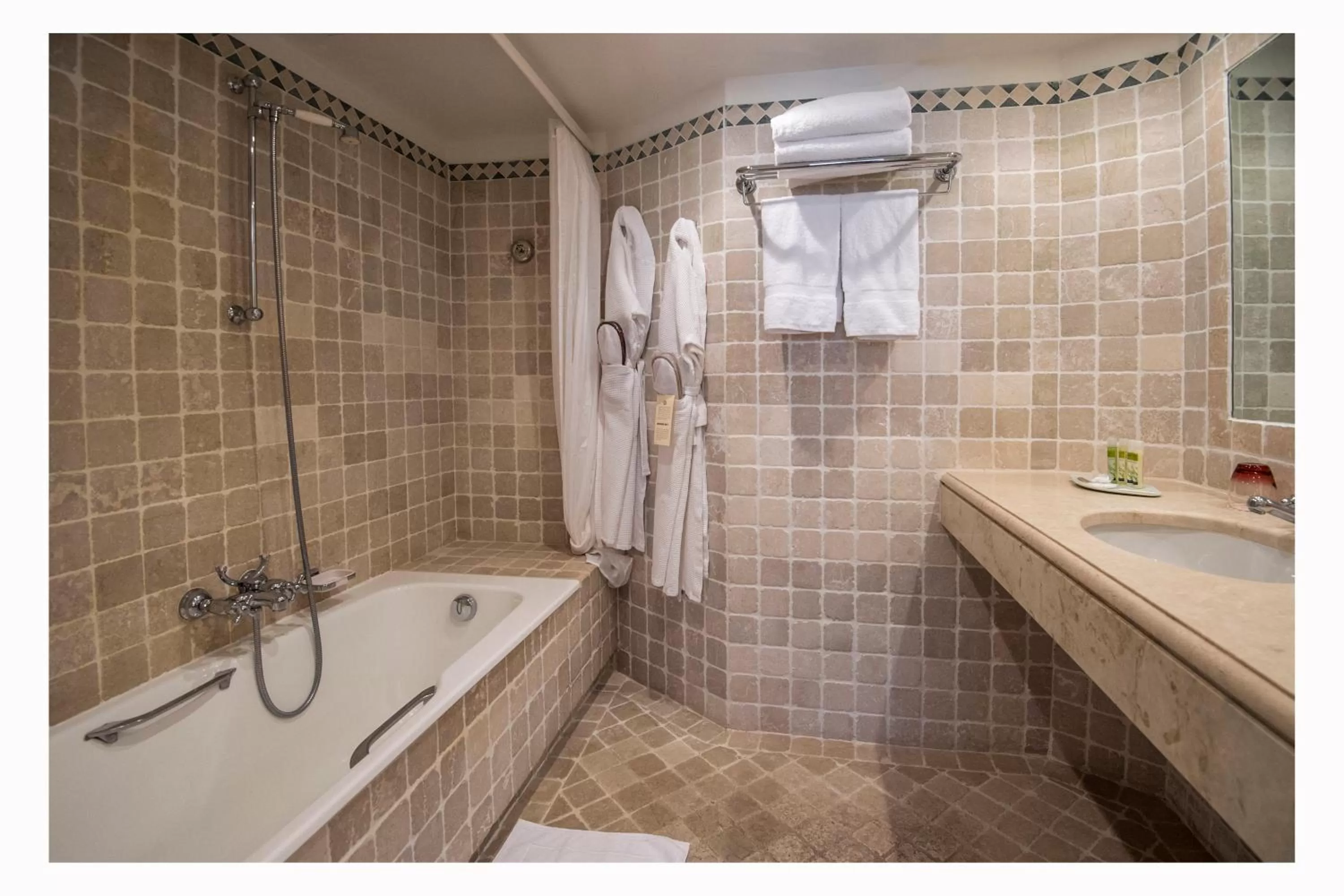 Bathroom in Hôtel La Pérouse Nice Baie des Anges