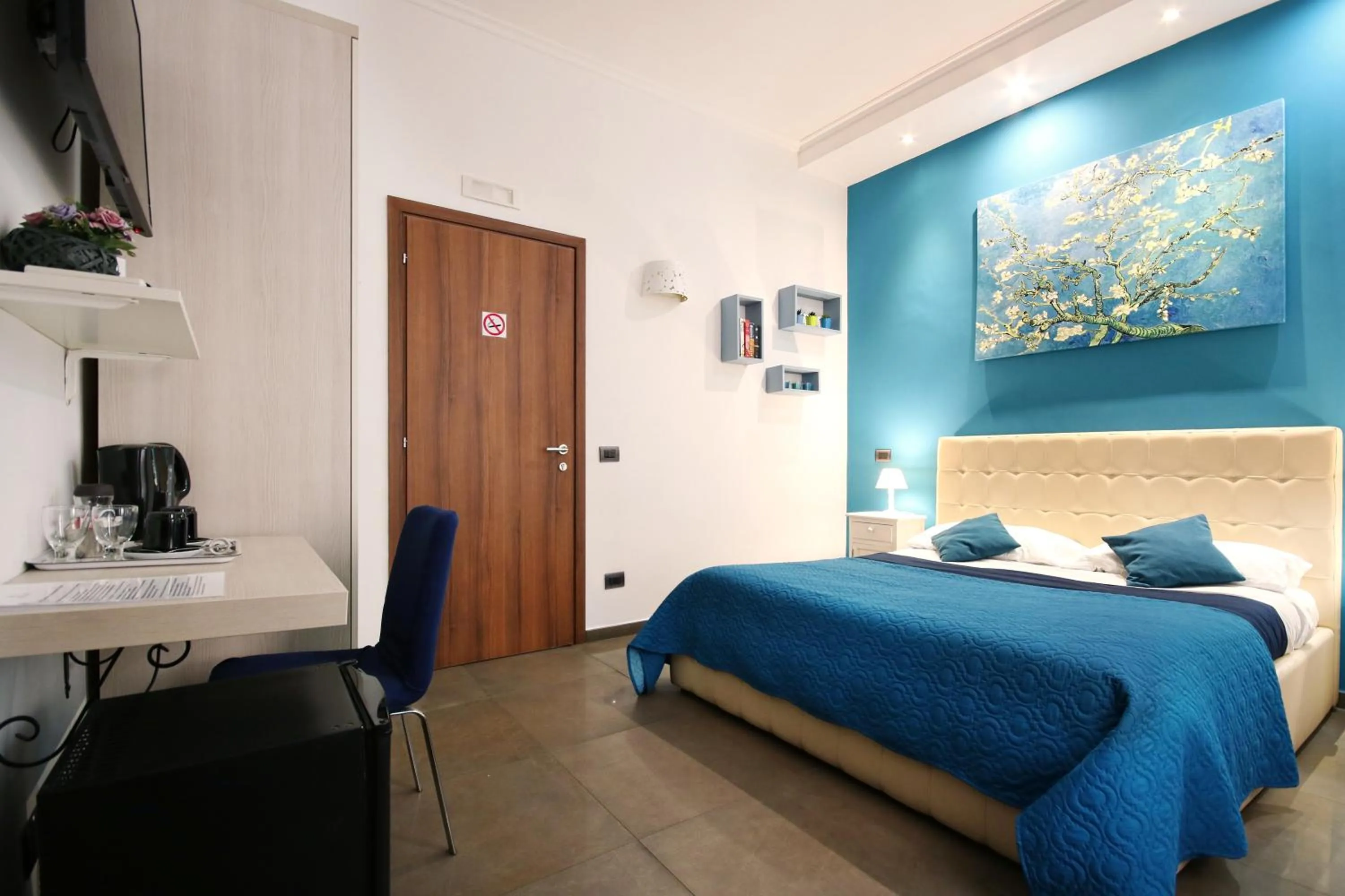 Photo of the whole room, Bed in Vatication B&B