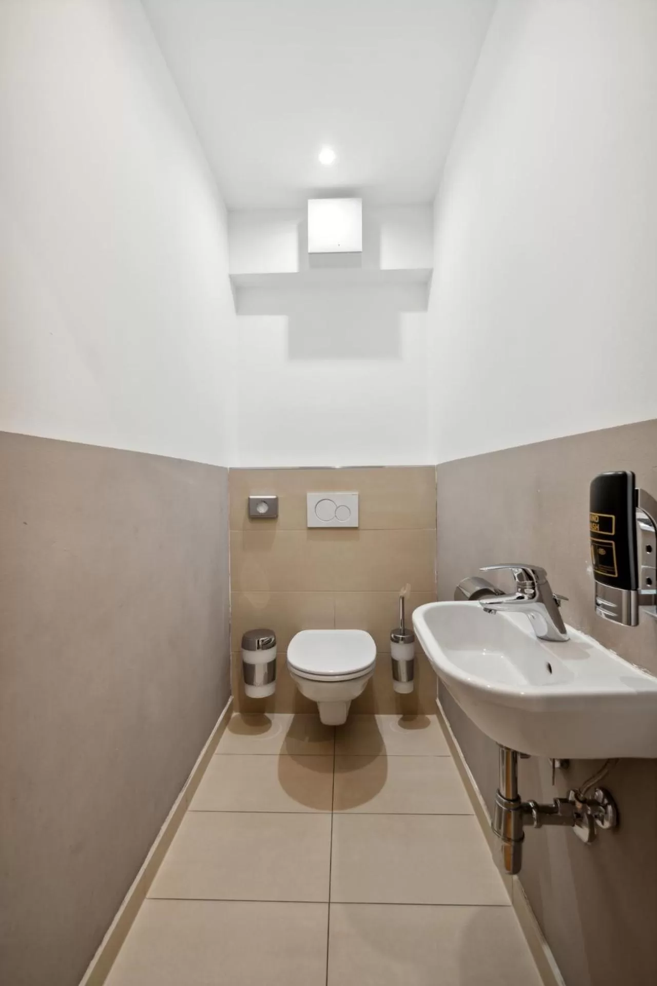 Toilet, Bathroom in Florian's apartments in Mariahilf Vienna