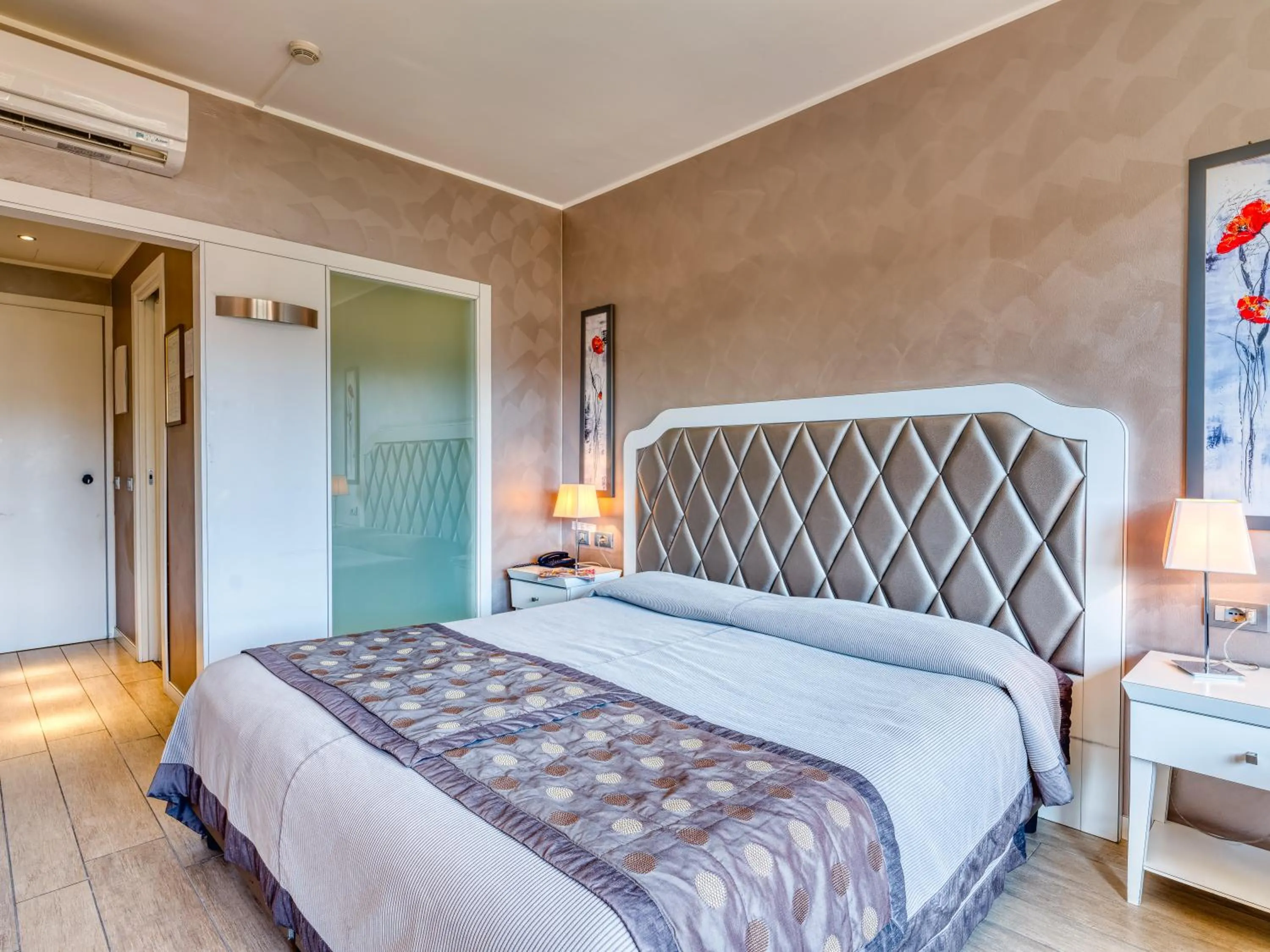 Bedroom, Bed in Parc Hotel Gritti