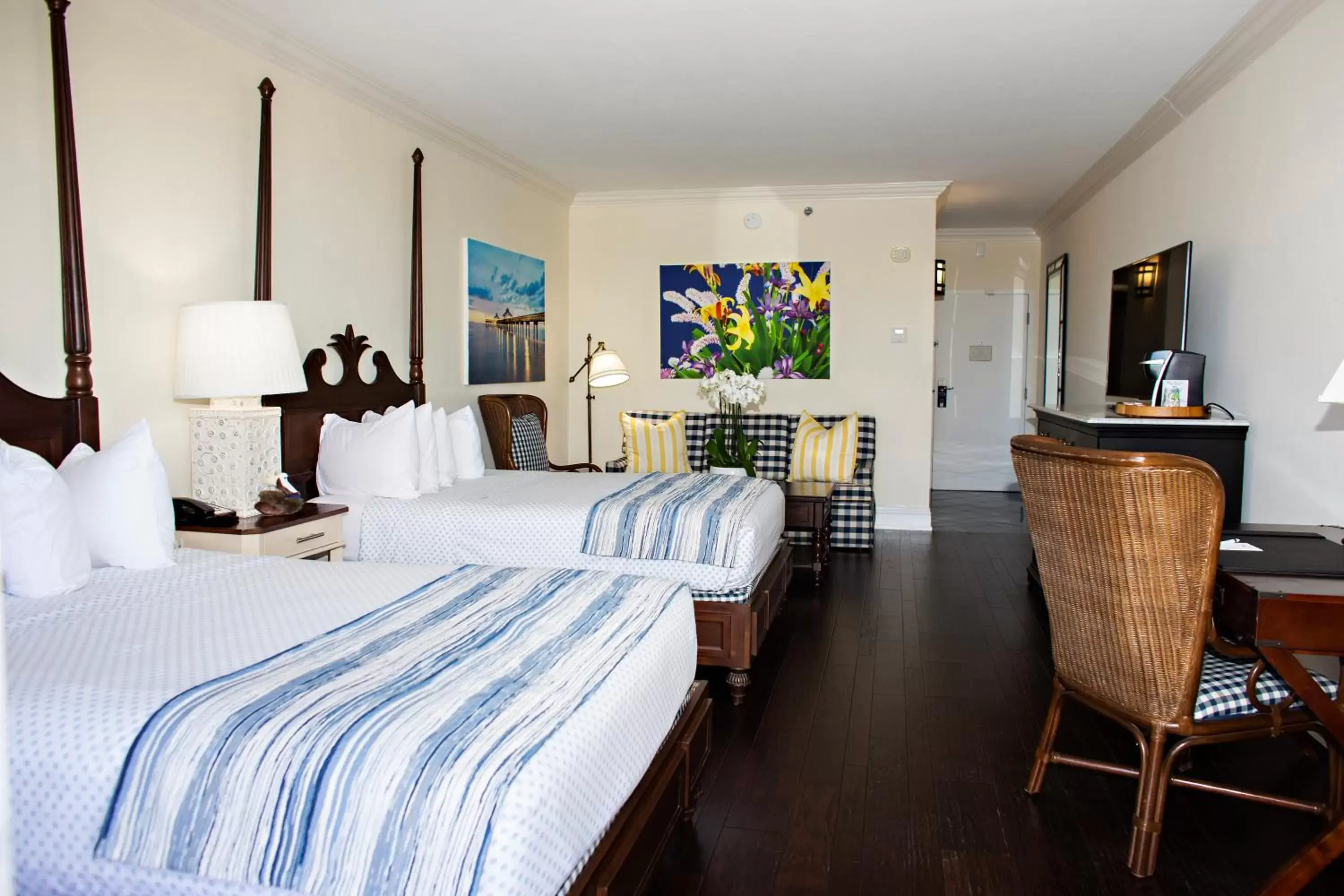 Bed in Inn at Pelican Bay