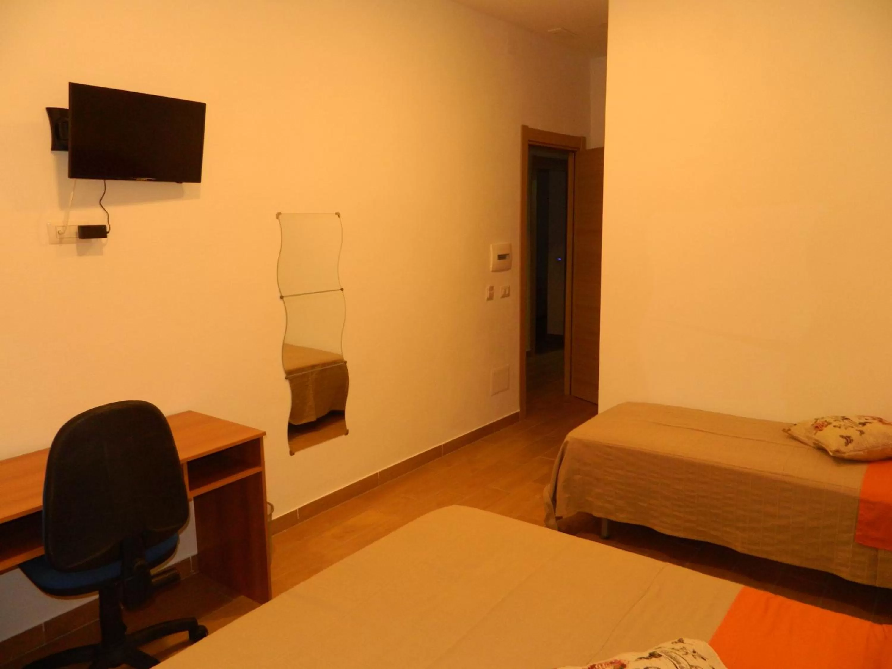 Photo of the whole room, Bed in Bed & Breakfast Travellers