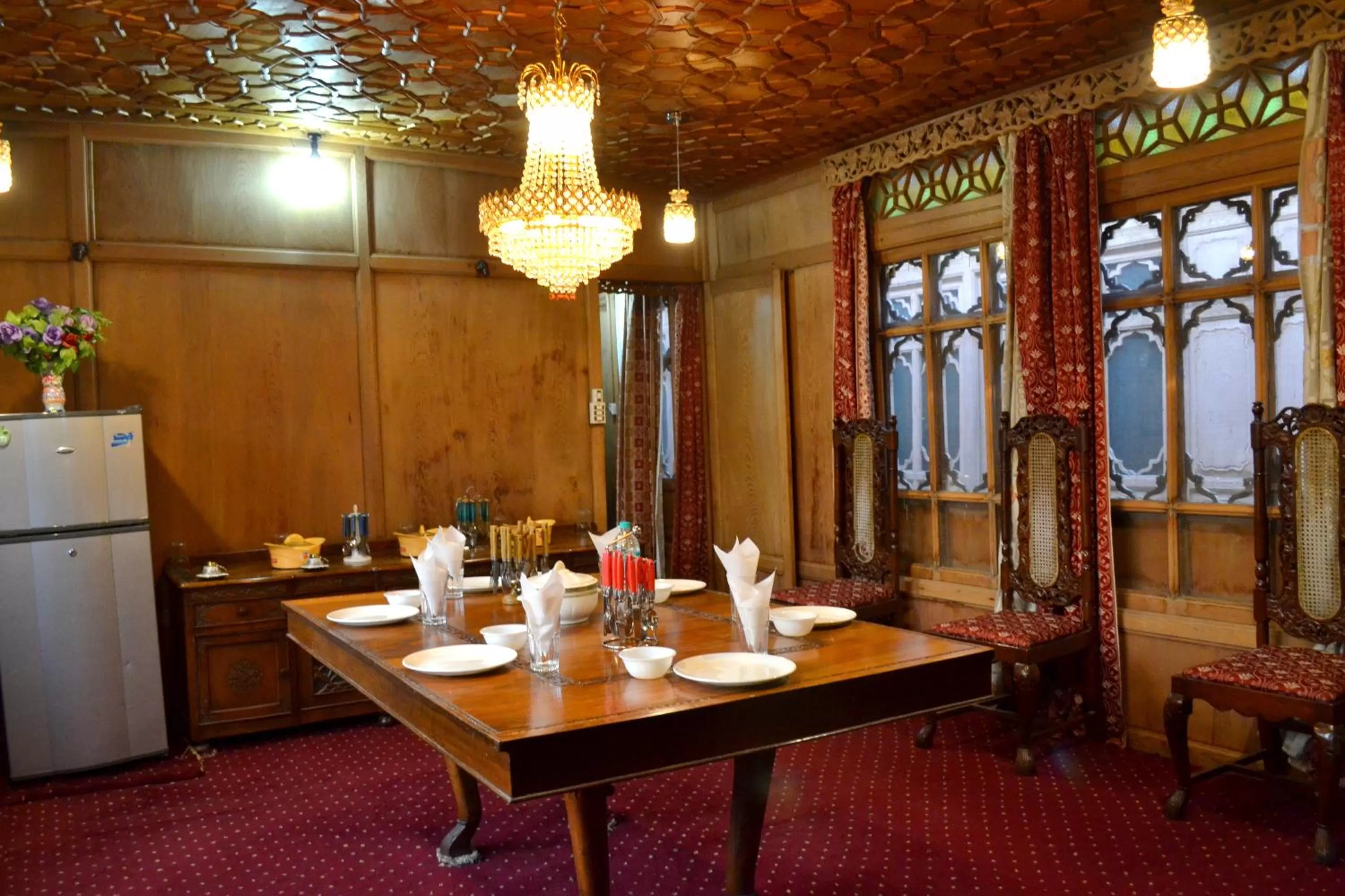 Dining area in Nazneen Group Of Houseboats