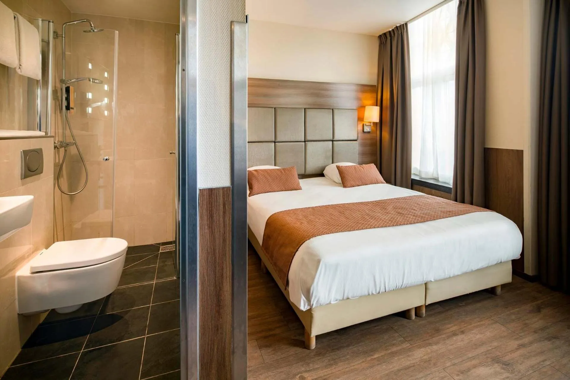 Shower, Bed in OZO Hotels Cordial Amsterdam
