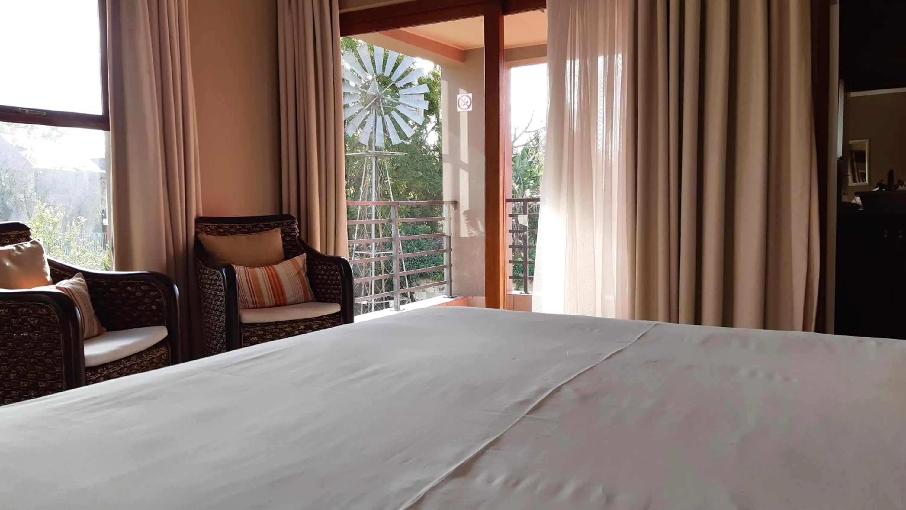 Bed in Karoo Sun Guest House