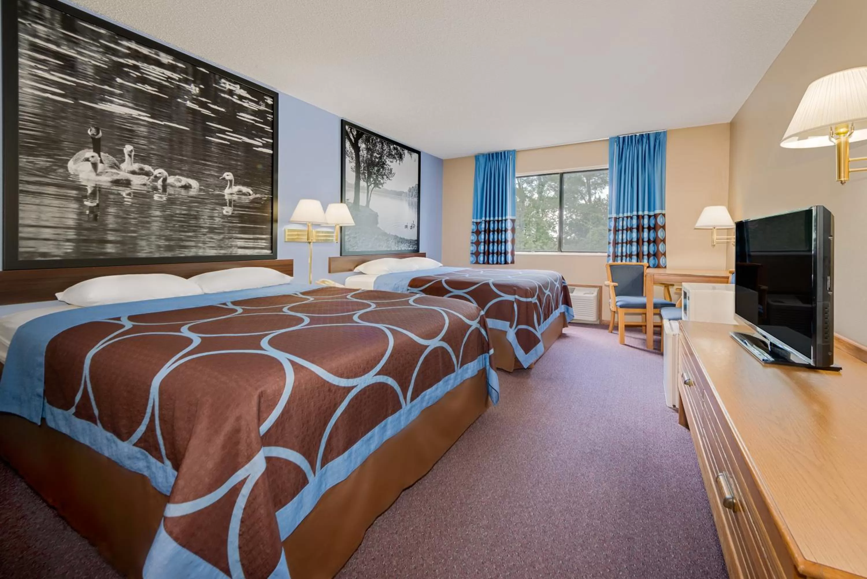 Queen Room with Two Queen Beds - Non-Smoking in Super 8 by Wyndham Chariton