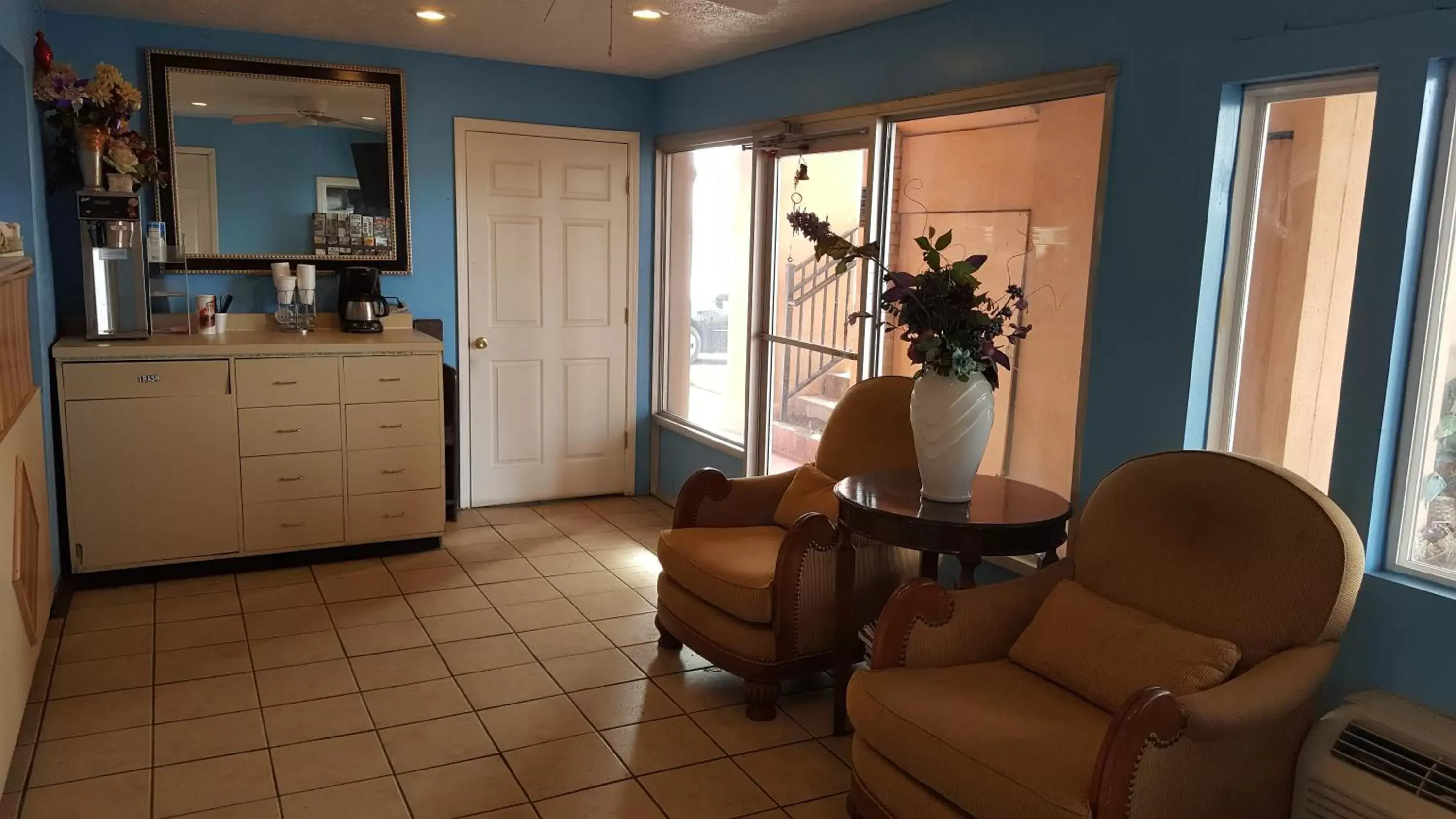 Seating Area in Garden Inn and Extended Stay