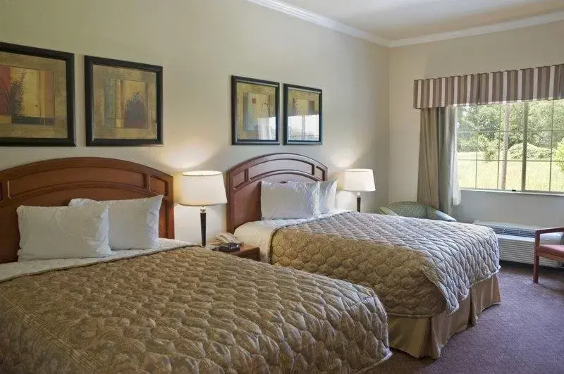 Bedroom, Room Photo in Best Western Inn & Suites Cleveland