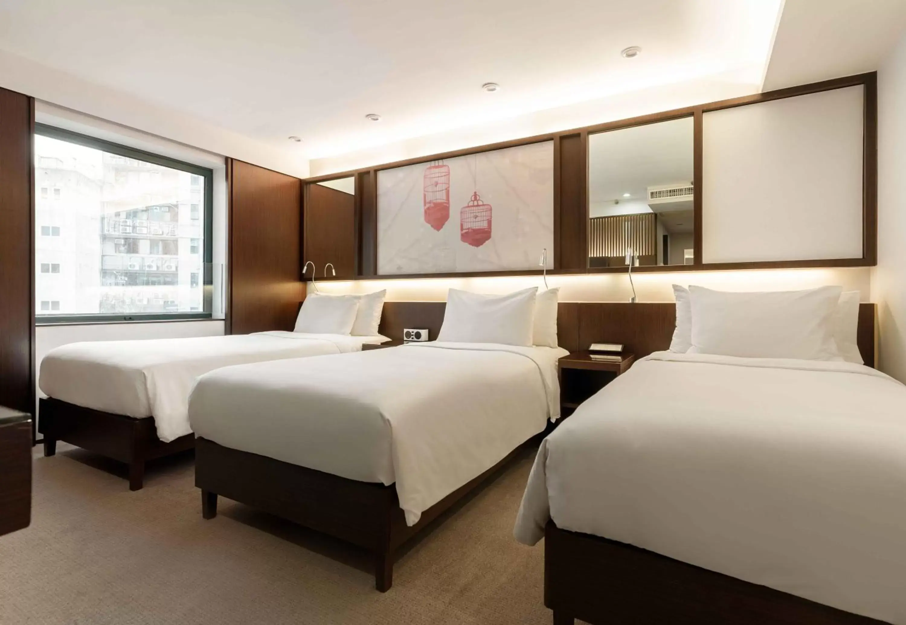 Photo of the whole room, Bed in Eaton HK