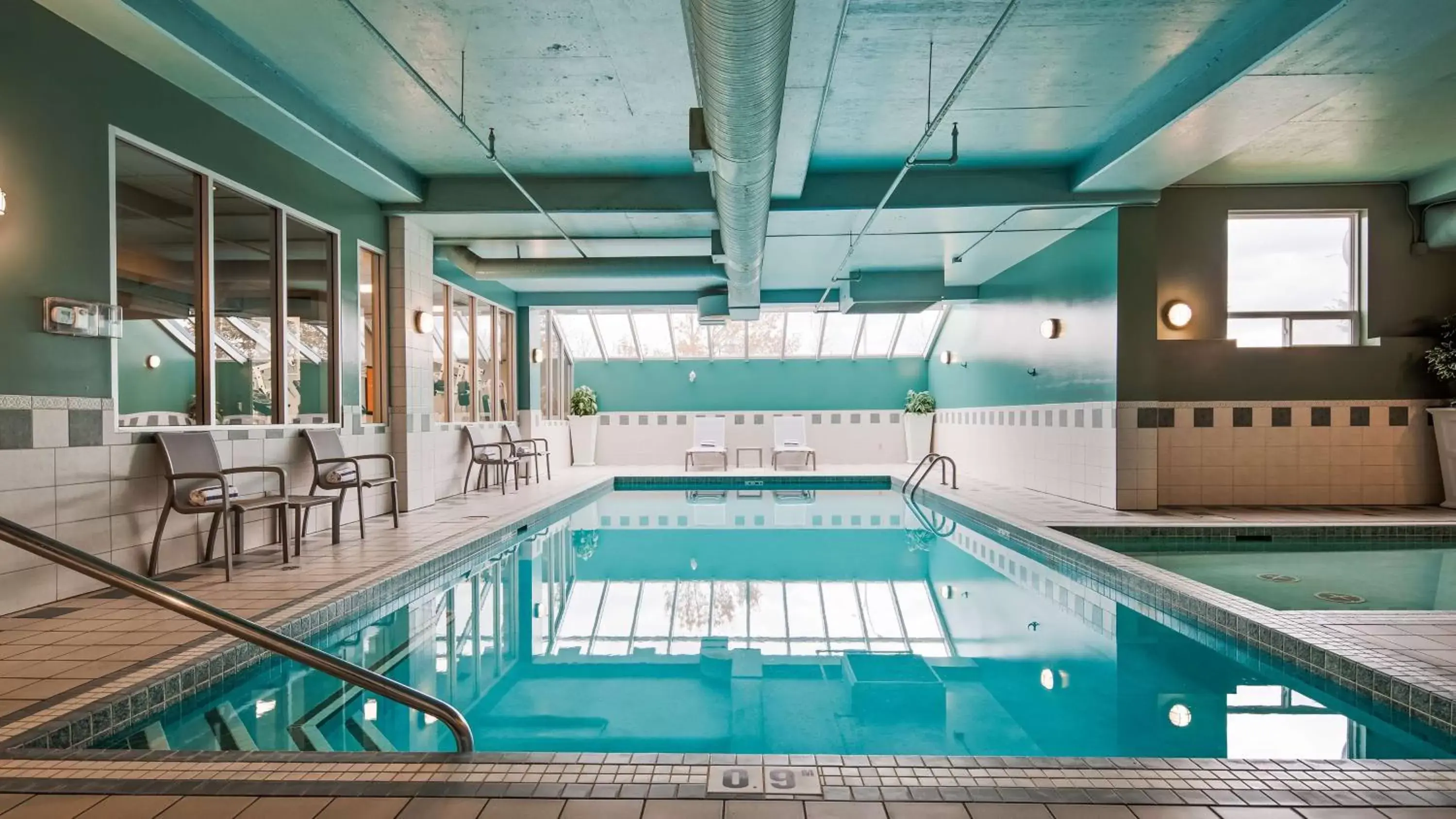 On site, Swimming Pool in Best Western PLUS Calgary Centre Inn