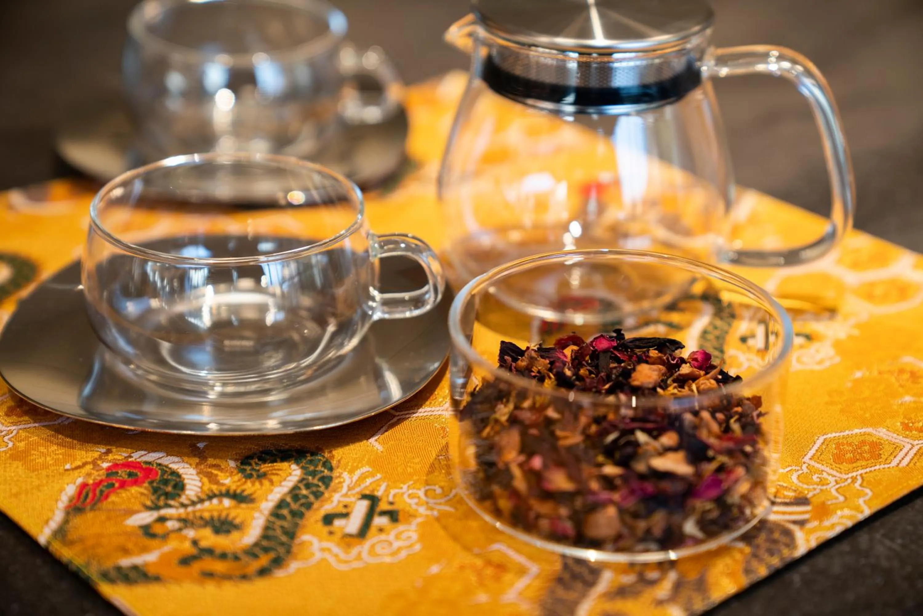 Communal lounge/ TV room in The Hotel Seiryu Kyoto Kiyomizu - a member of the Leading Hotels of the World-