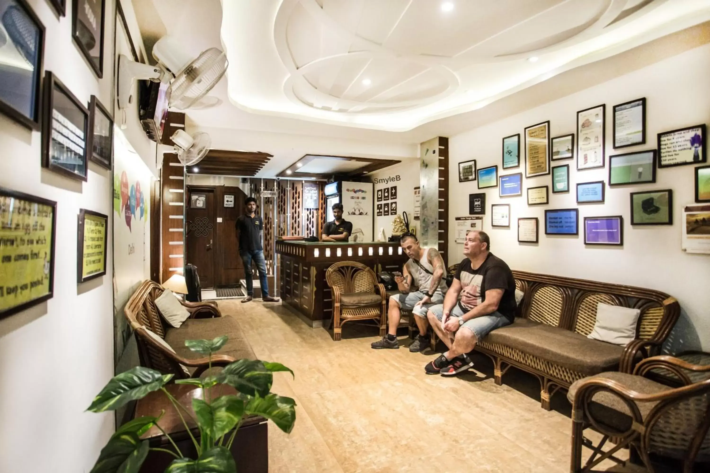 Communal lounge/ TV room, Seating Area in Smyle Inn - Best Value Hotel near New Delhi Station