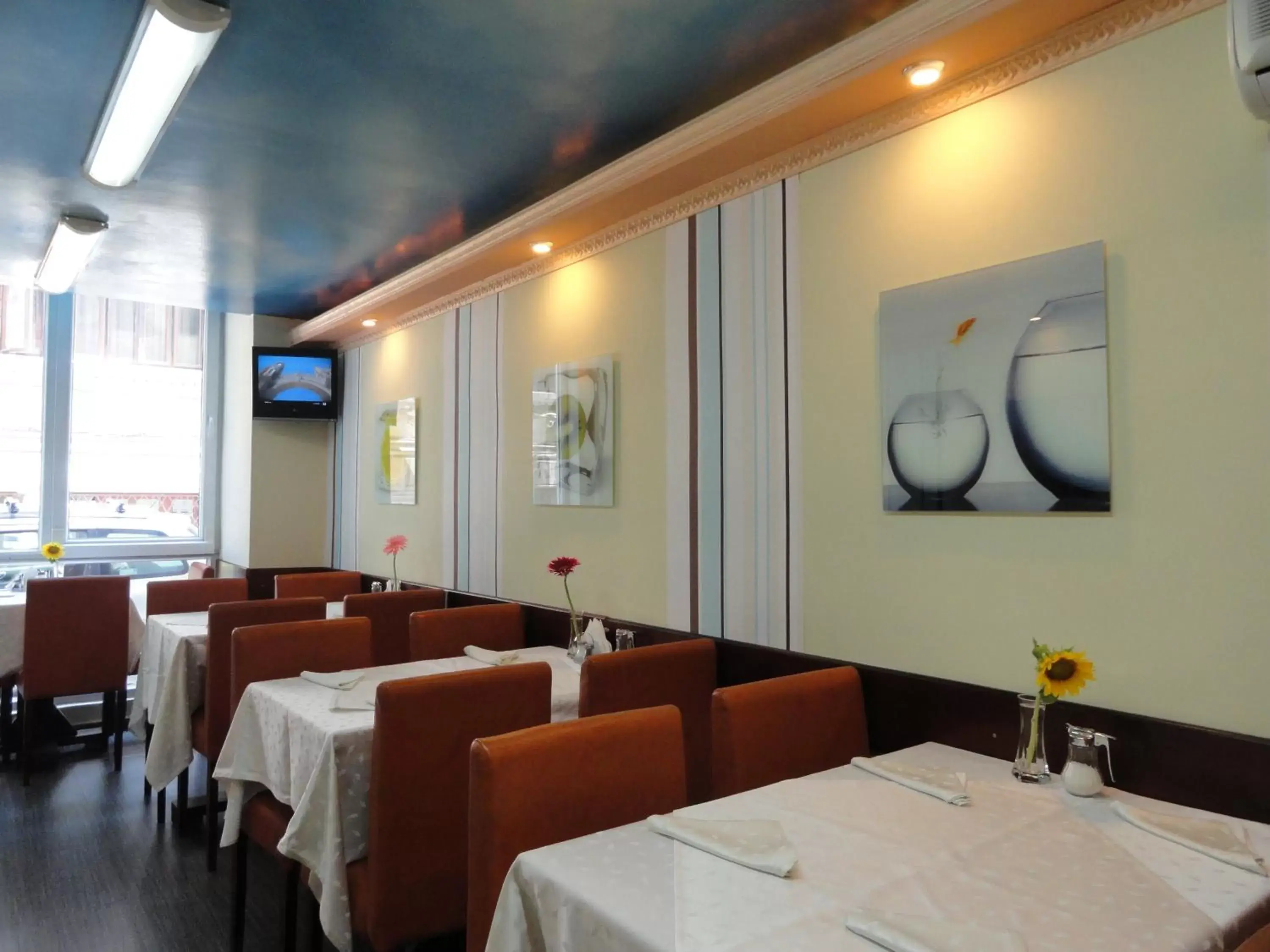 Restaurant/places to eat in Relax Comfort Suites Hotel Restaurant/places to eat in Relax Comfort Suites Hotel