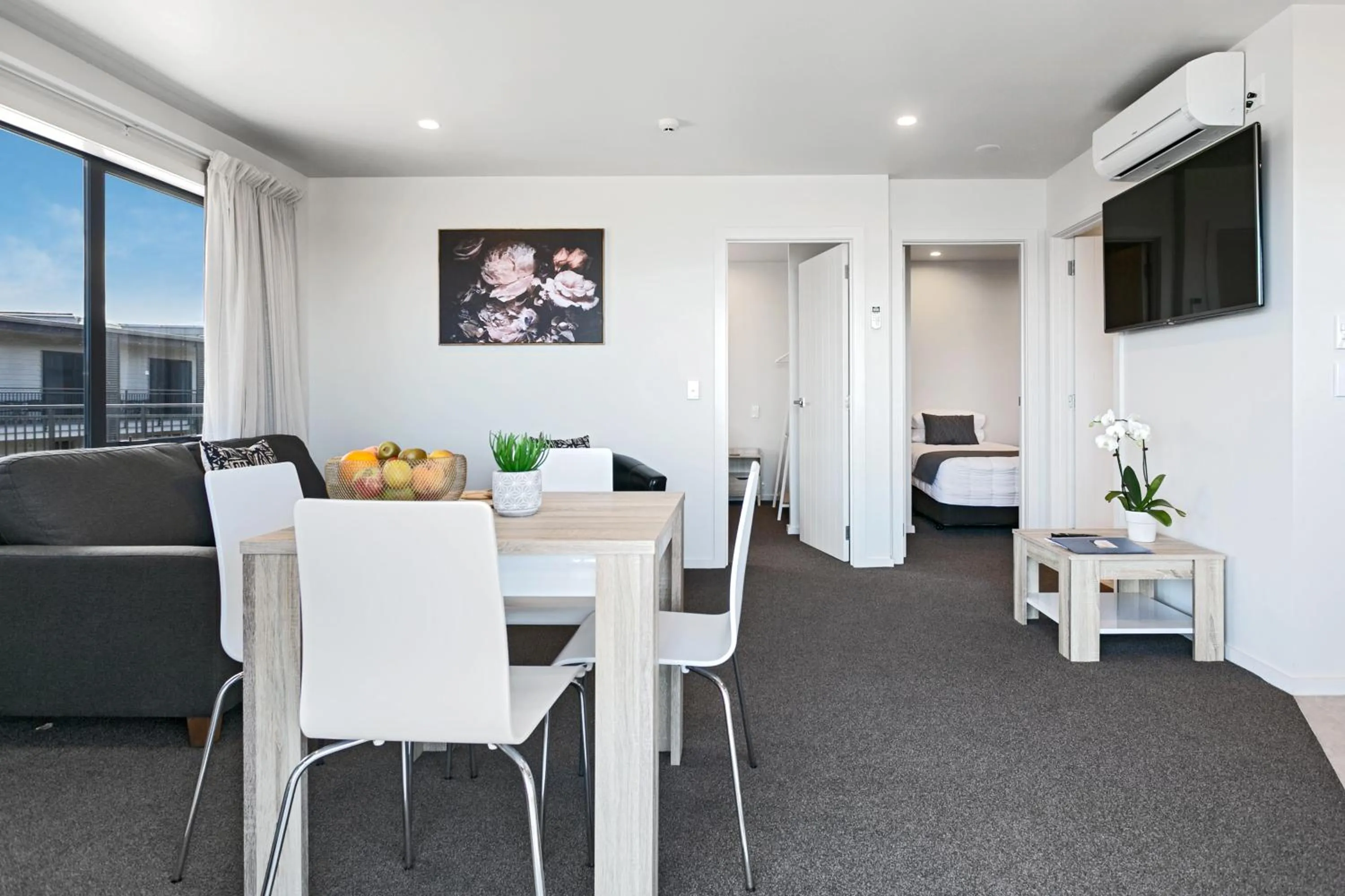 TV and multimedia in Acacia Lake View Motel