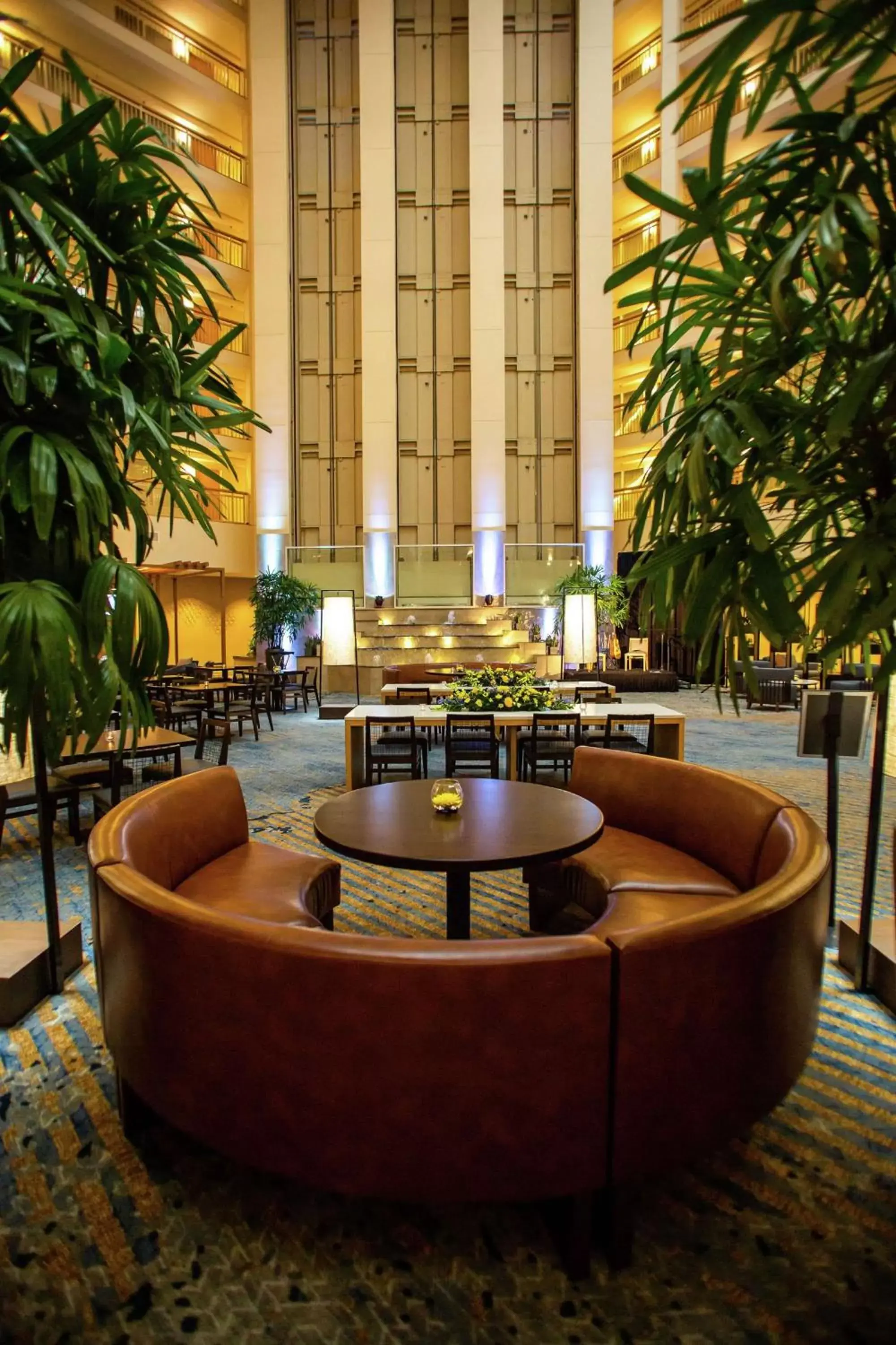 Lobby or reception in Embassy Suites by Hilton Columbus Dublin