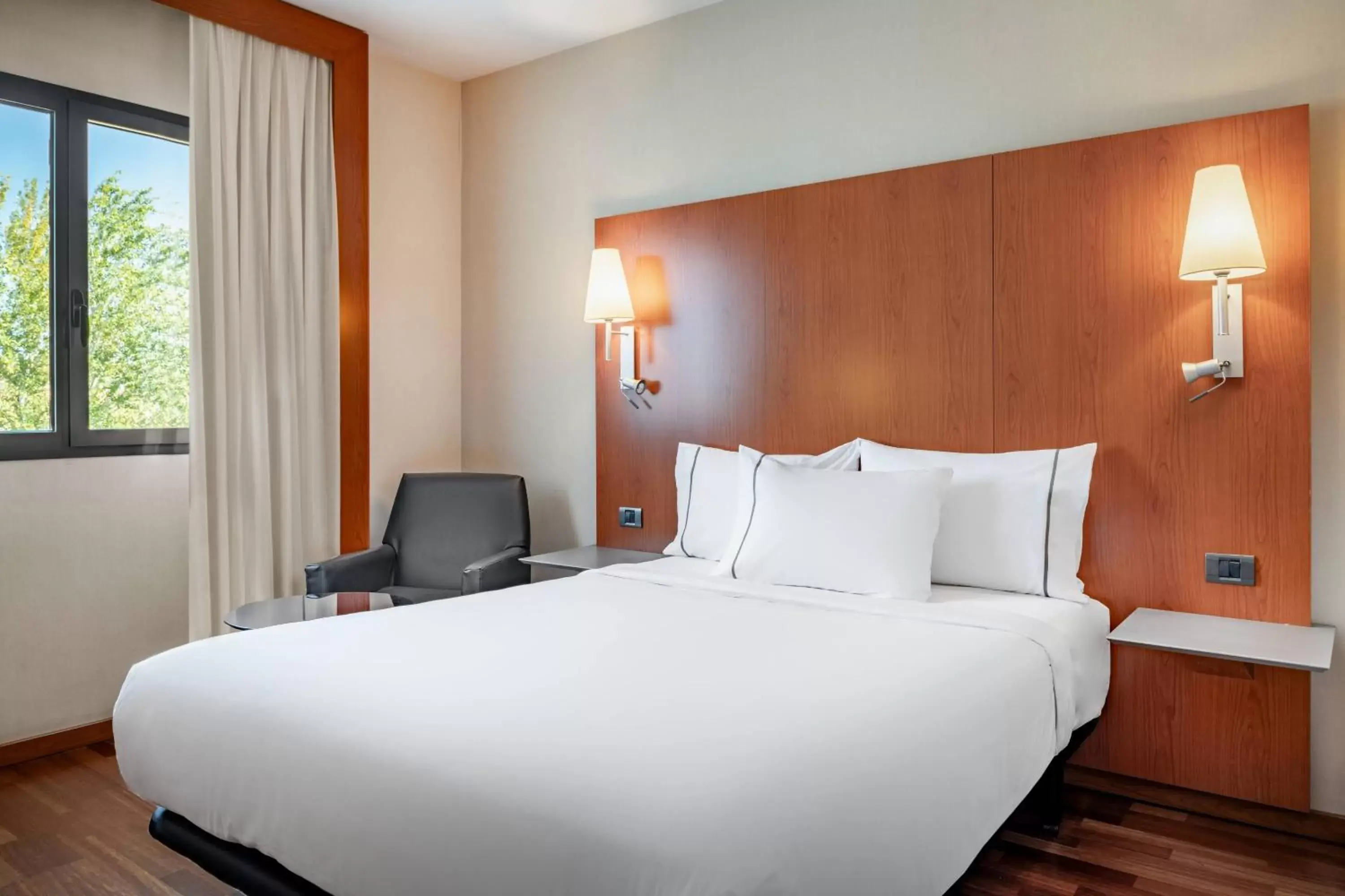 Photo of the whole room, Bed in AC Hotel Badajoz by Marriott