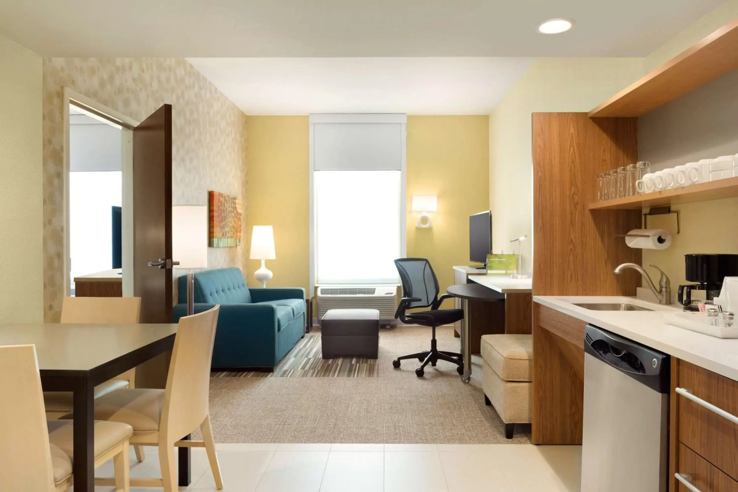 Bedroom, Kitchen/Kitchenette in Home2 Suites By Hilton Middleburg Heights Cleveland