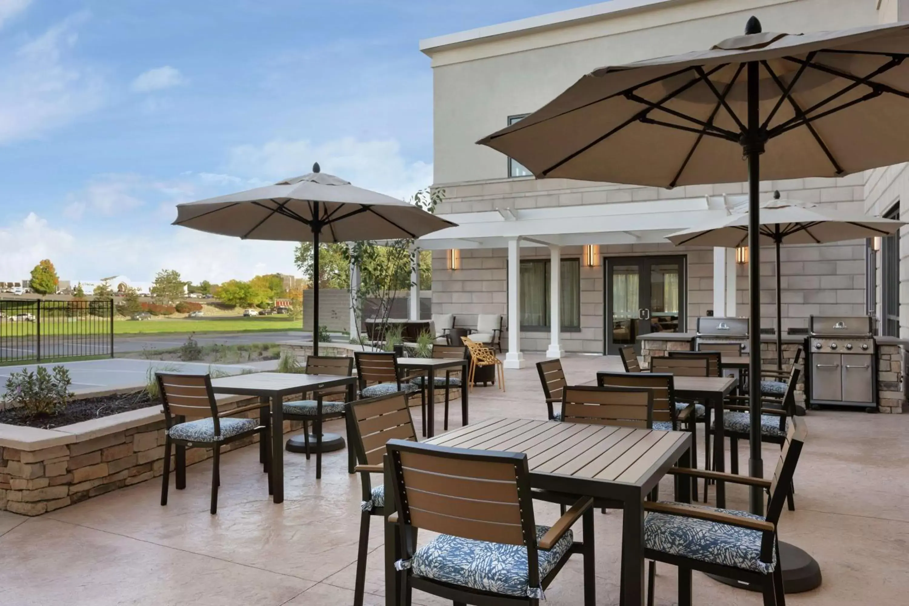 Patio, Restaurant/Places to Eat in Tru by Hilton Albany Crossgates Mall