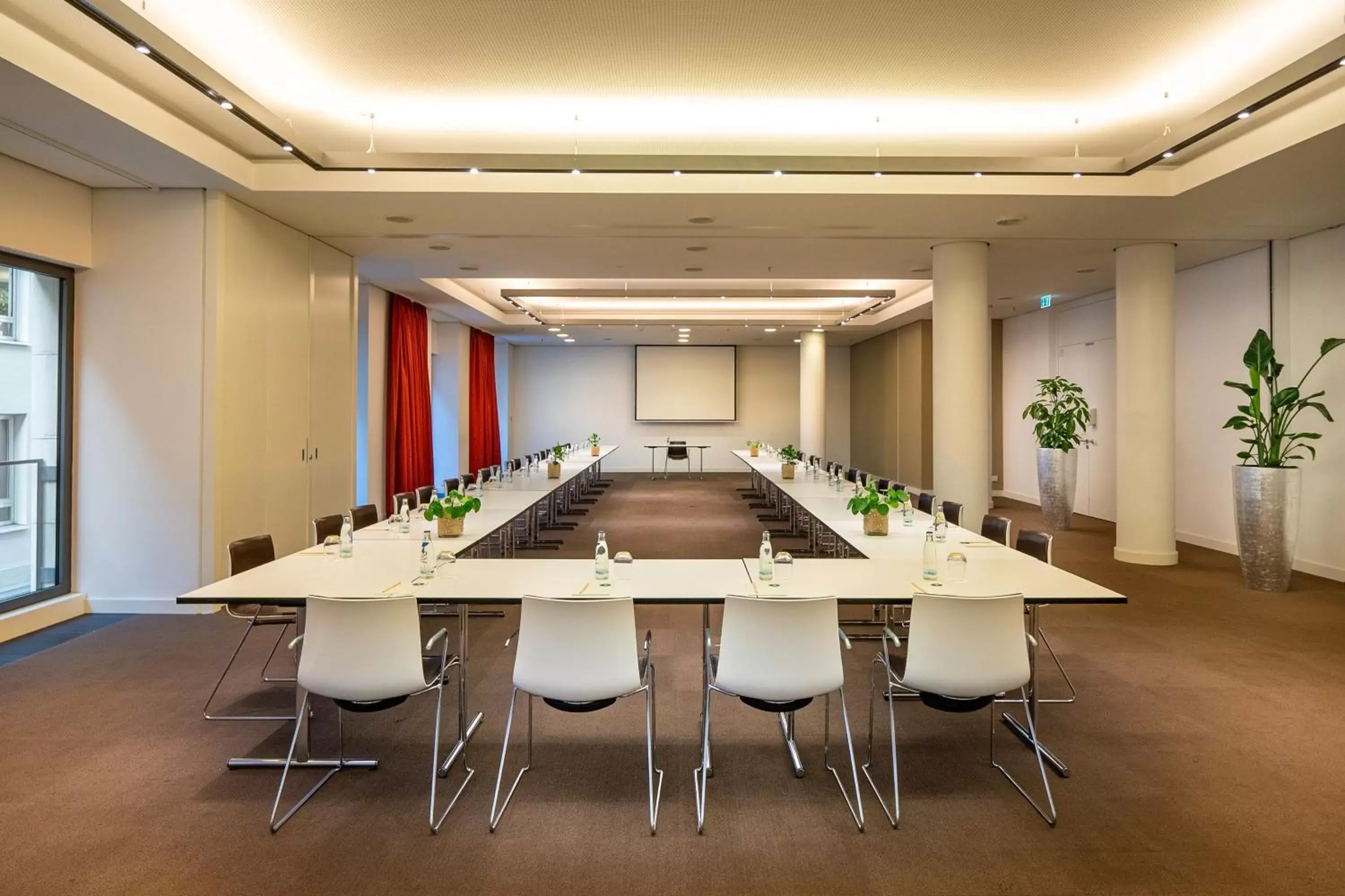 Meeting/conference room in INNSiDE by Meliá Dresden