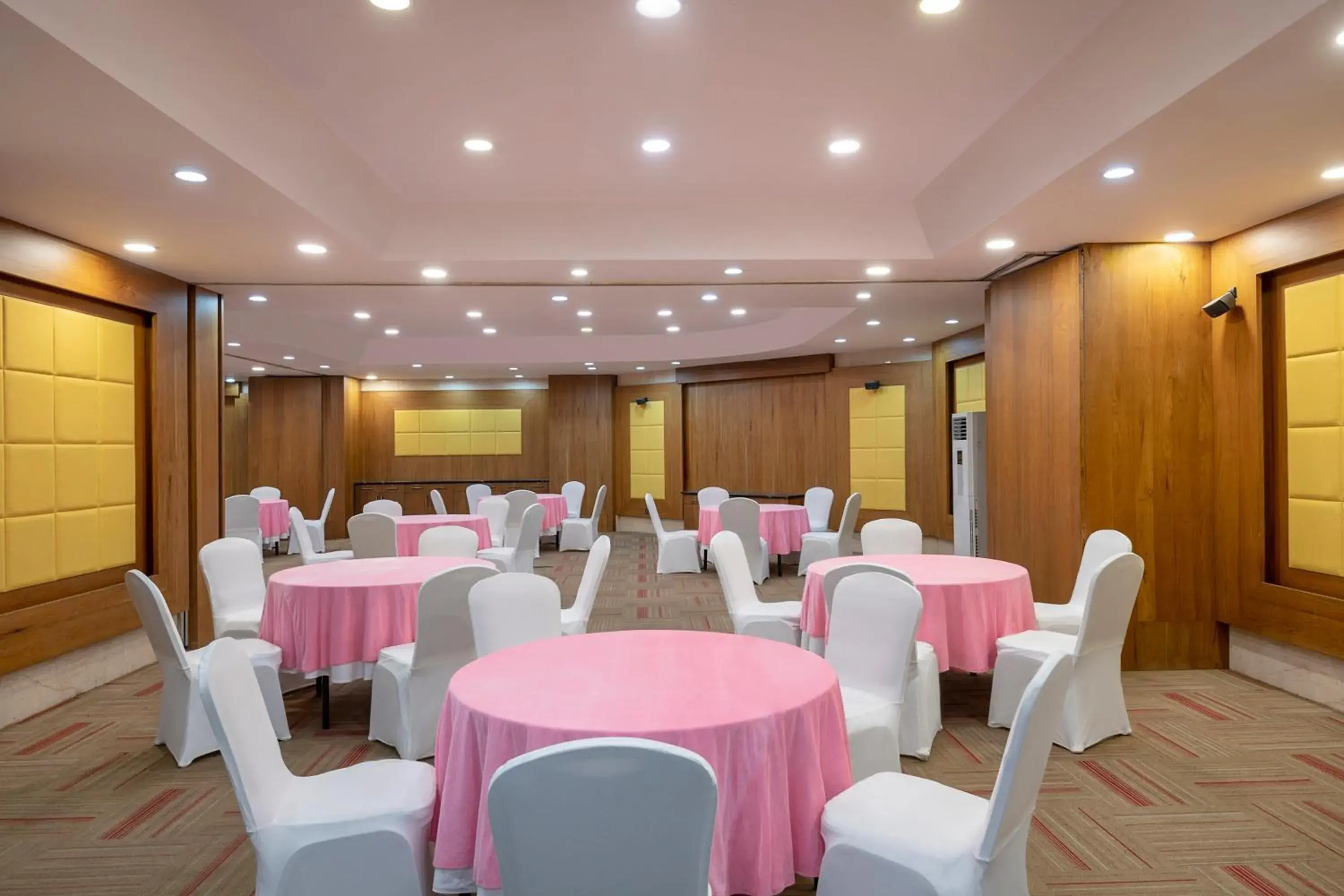 Business facilities, Banquet Facilities in Radisson Blu Kaushambi Delhi NCR