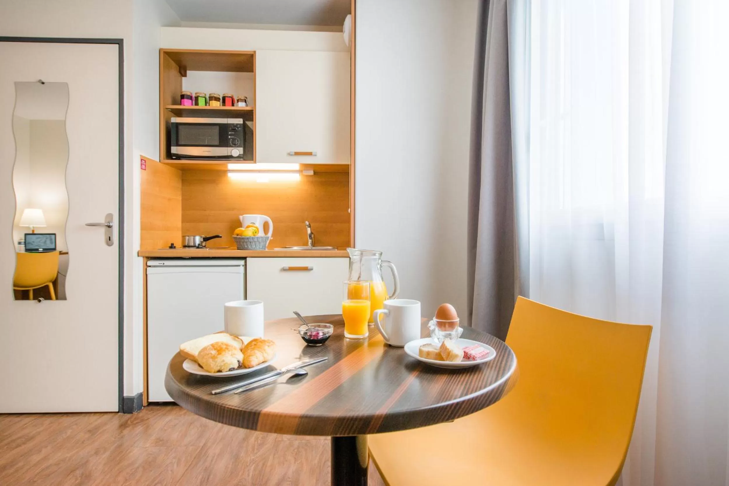 Coffee/tea facilities in Comfort Aparthotel Saint-Nazaire Les Portes de l Ocean