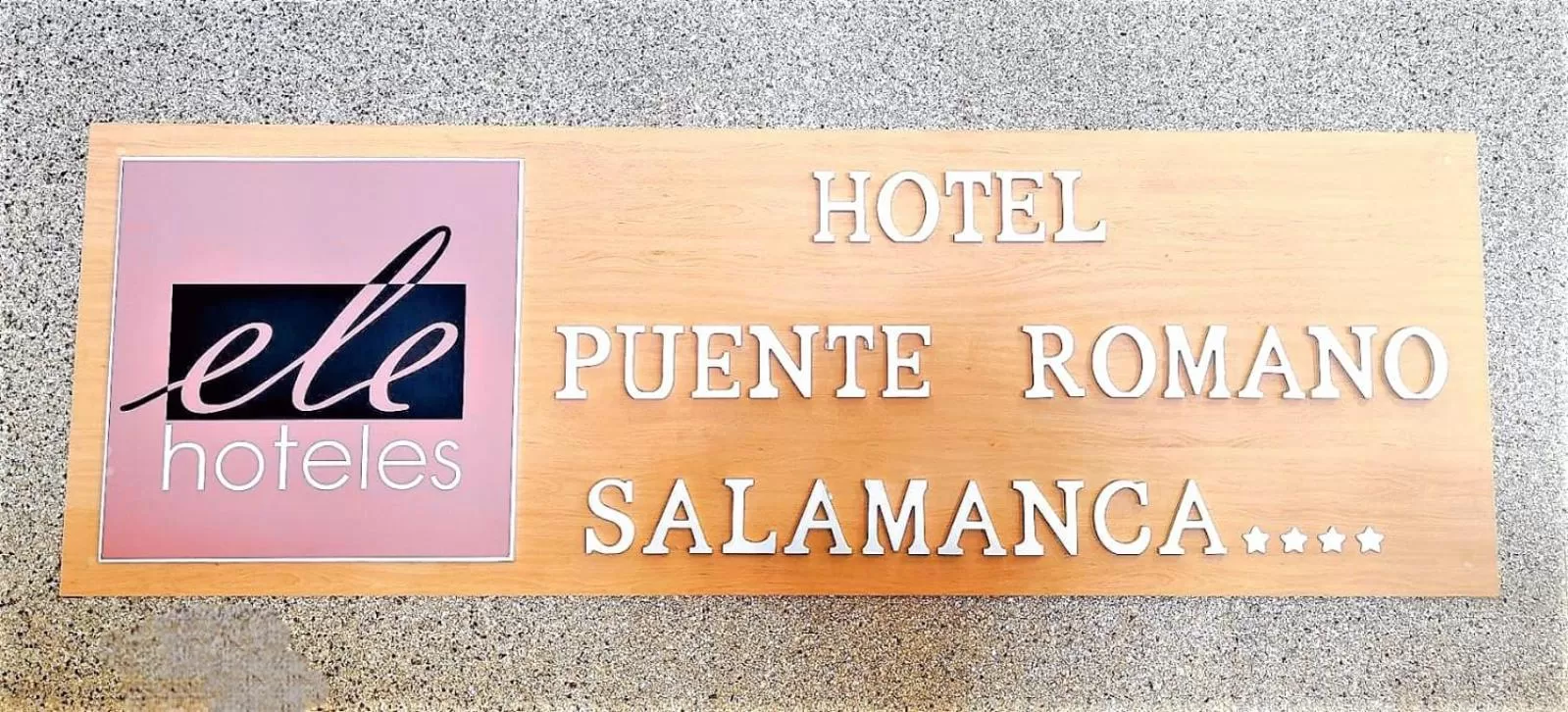 Property building in Hotel Ele Puente Romano de Salamanca