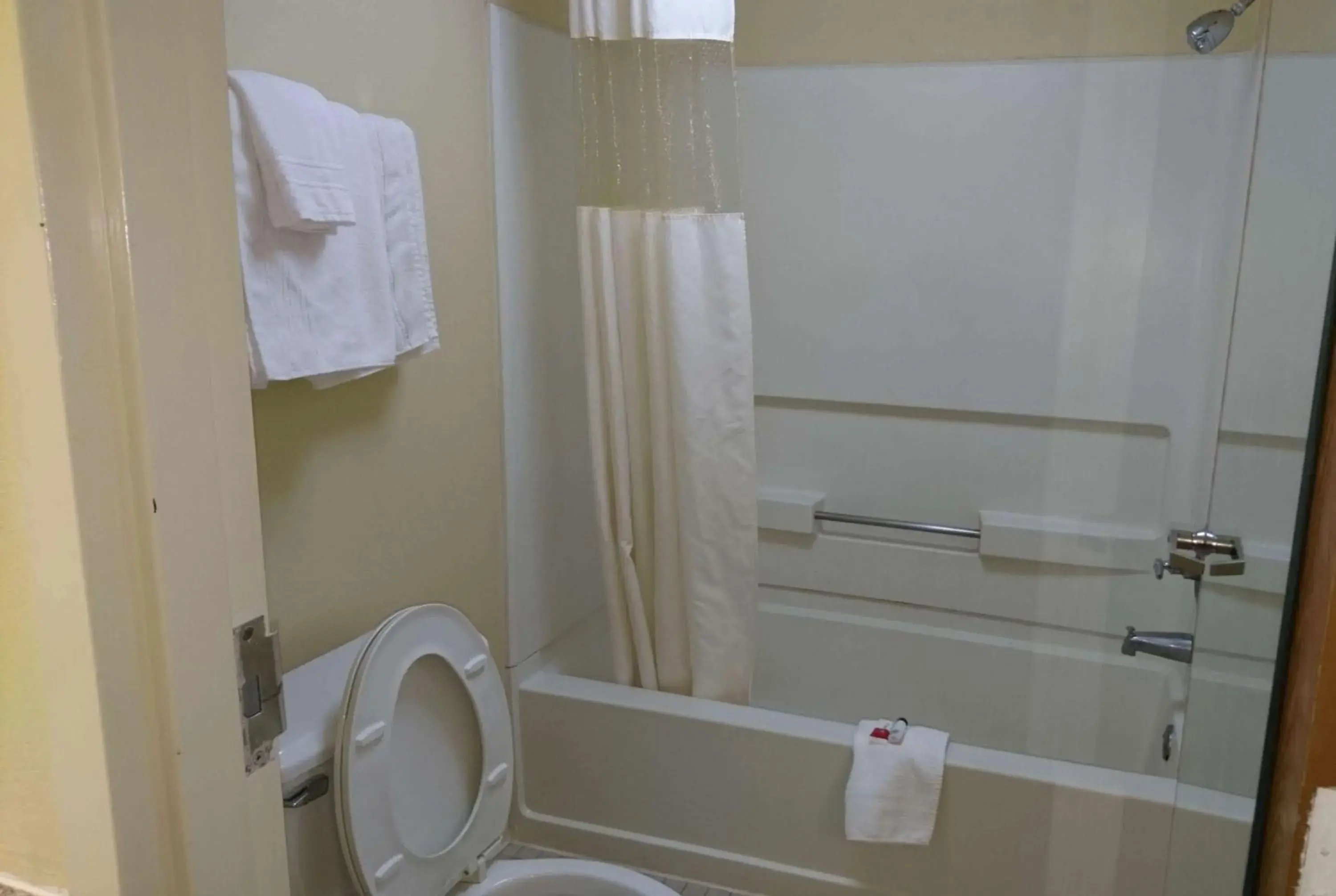 Photo of the whole room, Bathroom in Travelodge by Wyndham Knoxville East