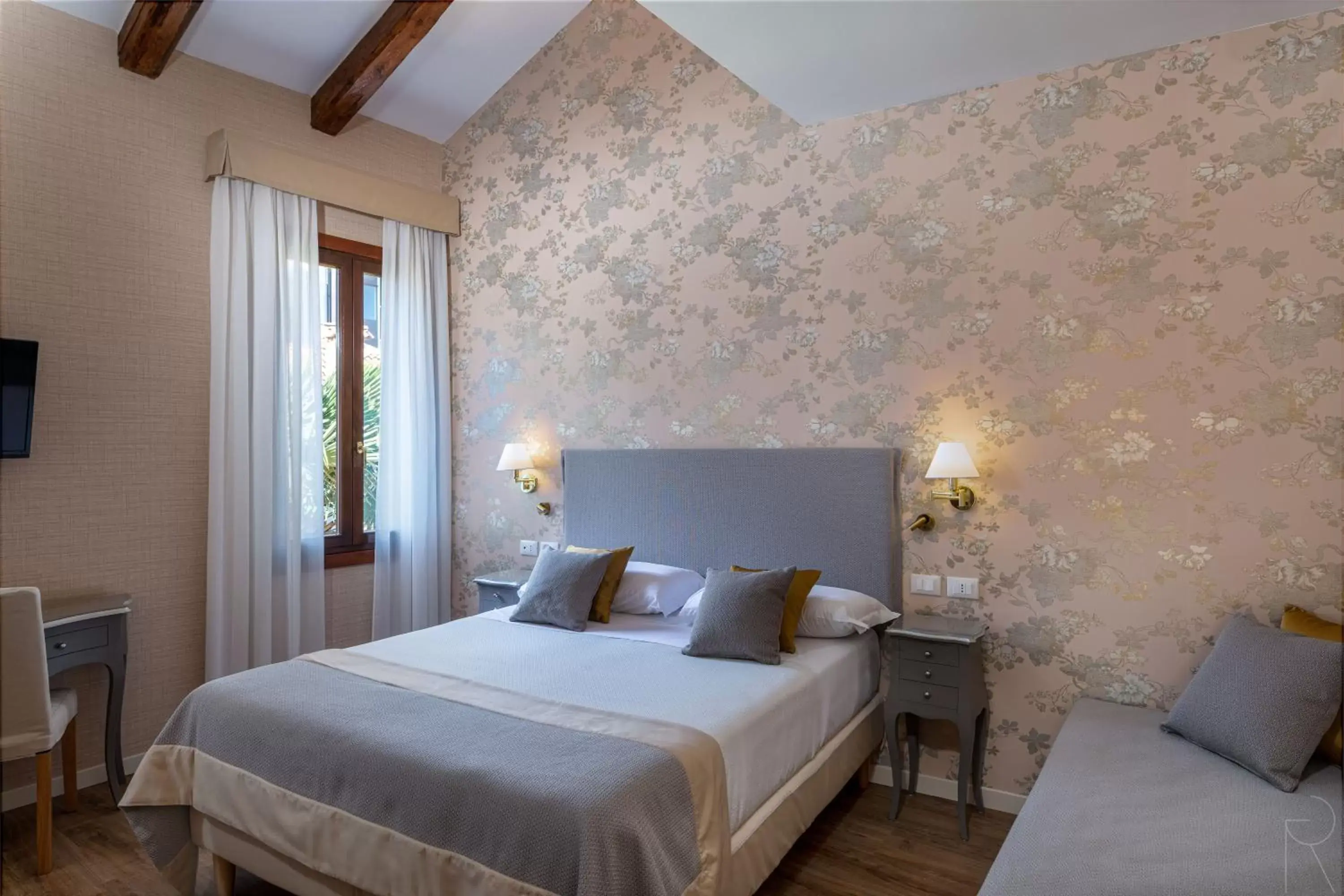 Bed in Hotel Villa Rosa