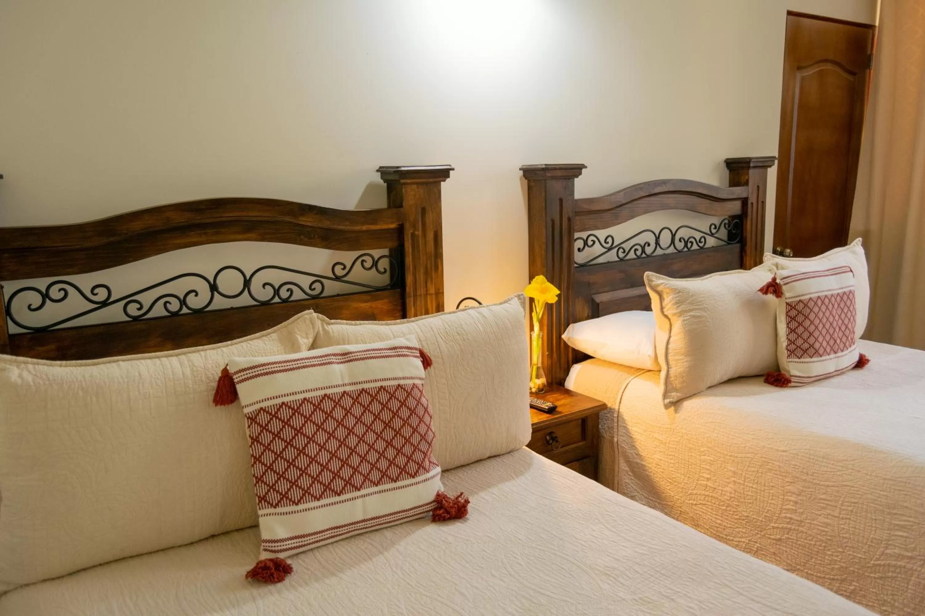 Bedroom, Bed in Hostal Donde Regina