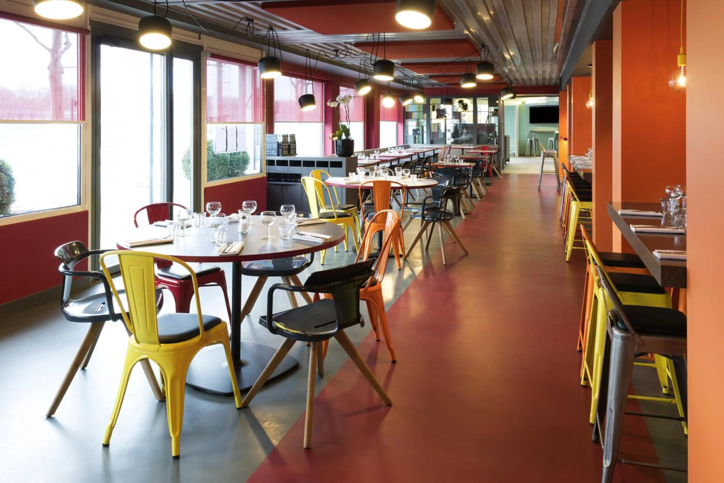 Restaurant/places to eat in ibis Styles Lyon Centre Confluence