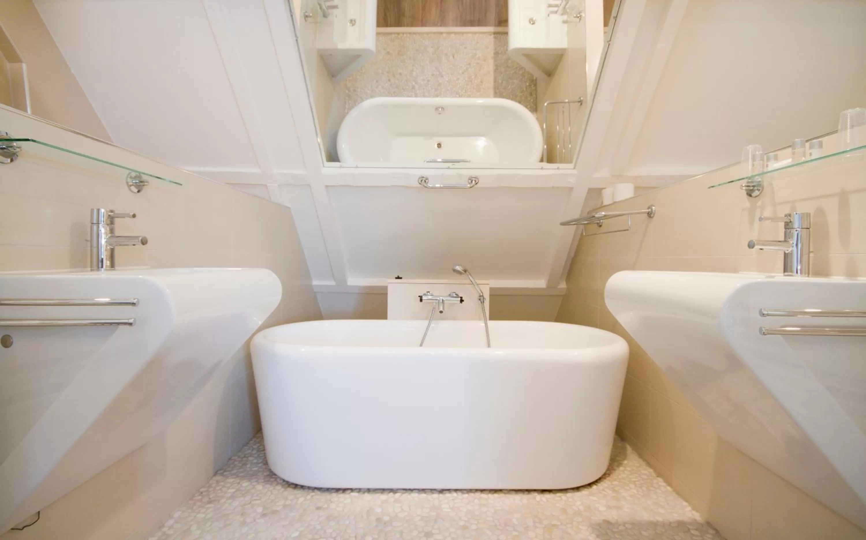 Bathroom in Acostar Hotel