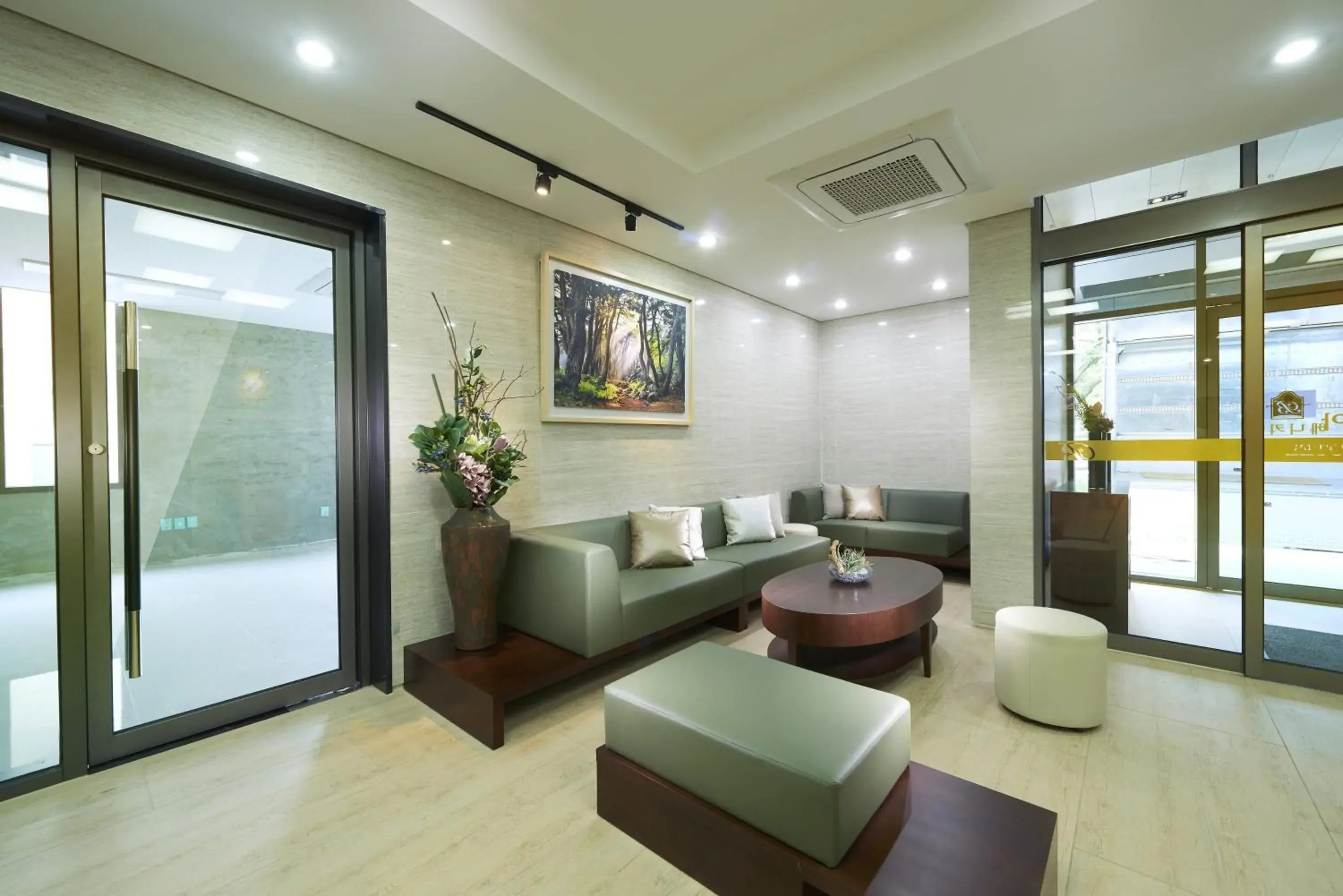 Lobby or reception in Benikea Jungmun Hotel Lobby or reception in Benikea Jungmun Hotel