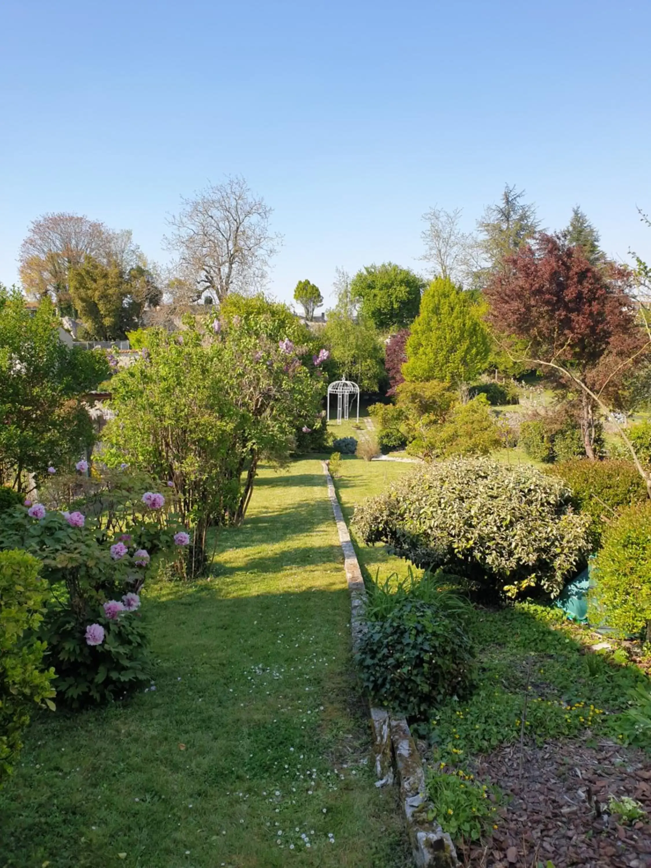 Garden in La Maison des Thermes, Chambre d'hôte