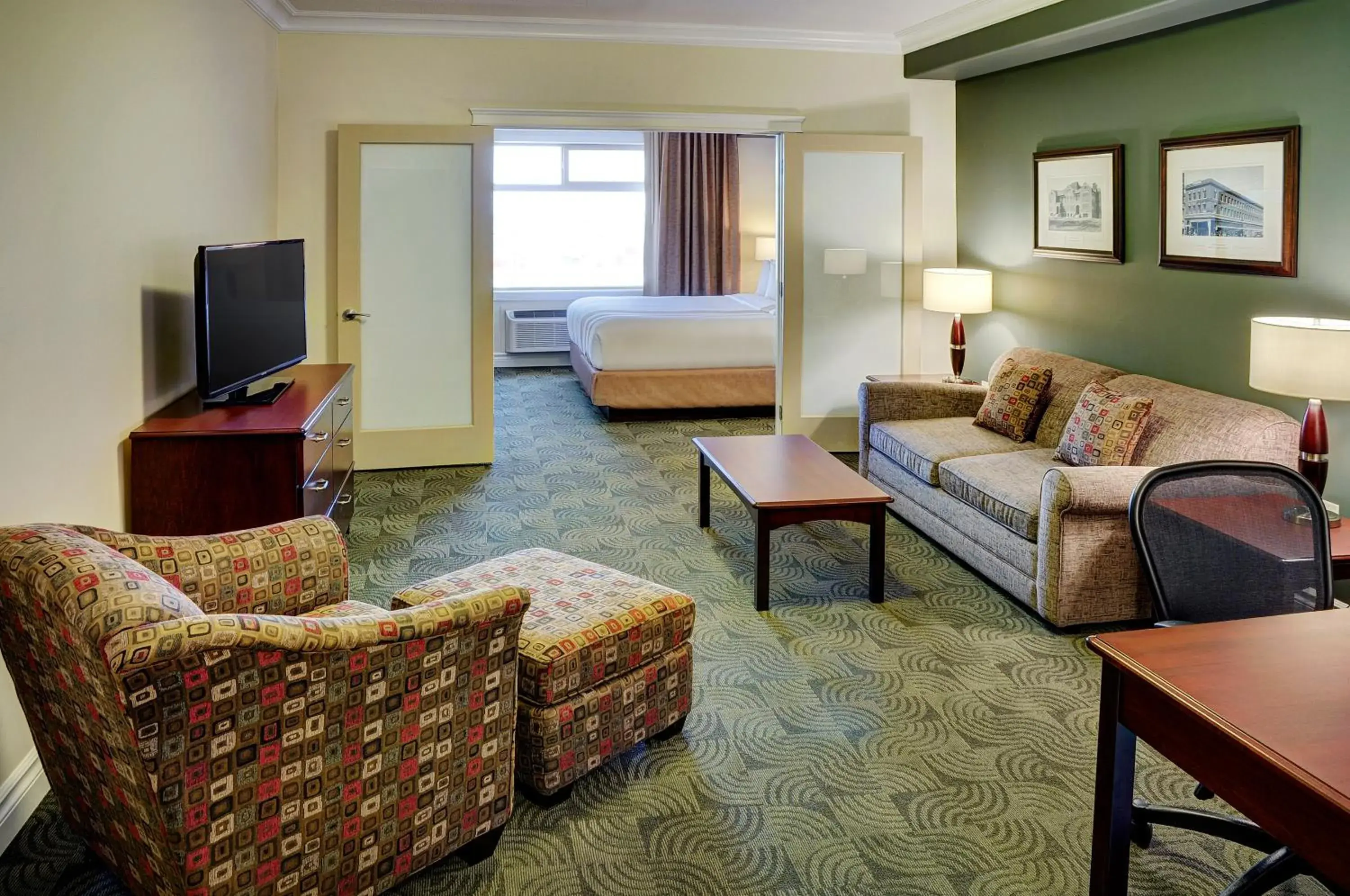 Living room, Bed in Chateau Nova Yellowhead Living room, Bed in Chateau Nova Yellowhead