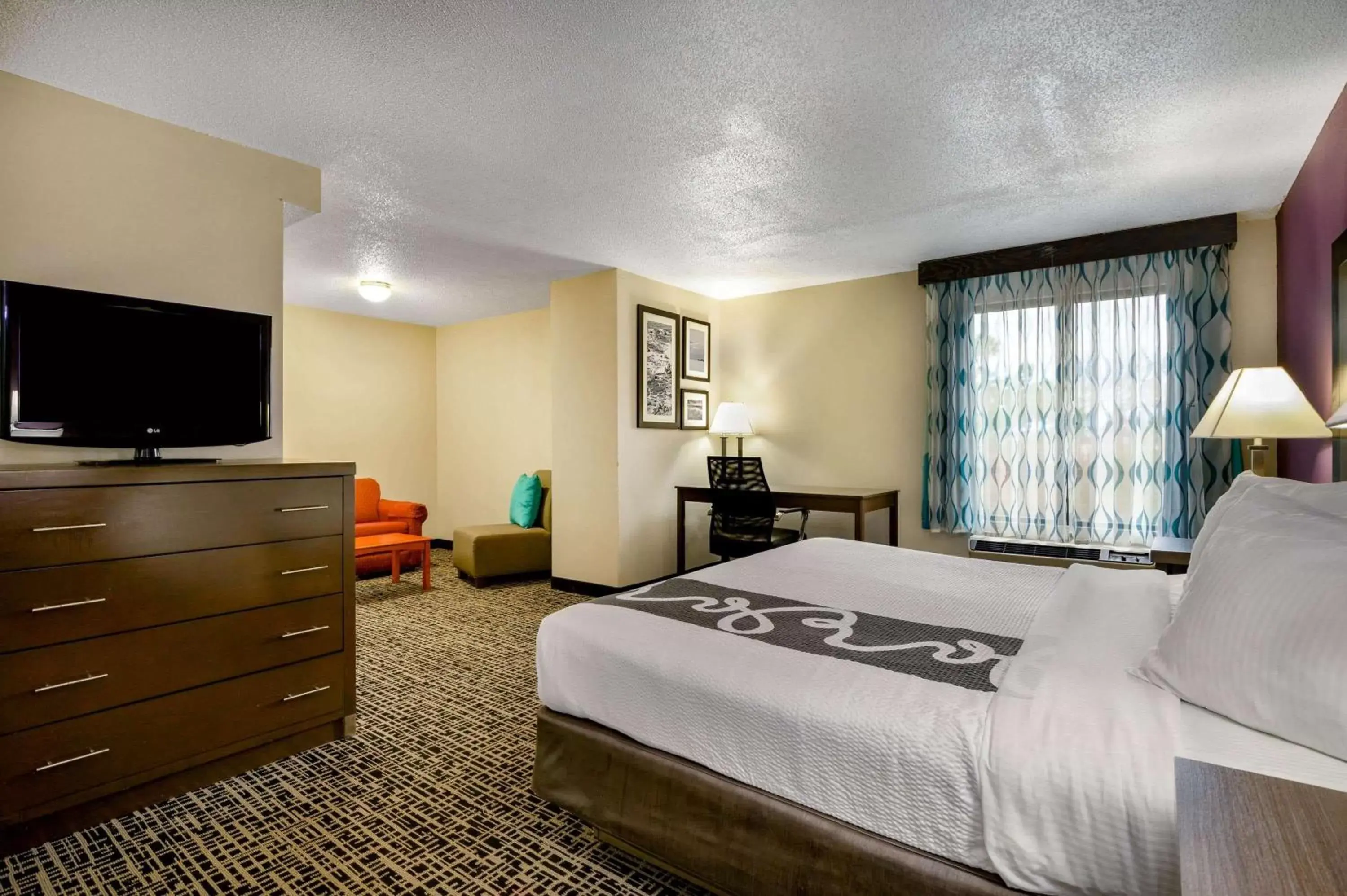 Photo of the whole room, Bed in La Quinta Inn by Wyndham North Myrtle Beach