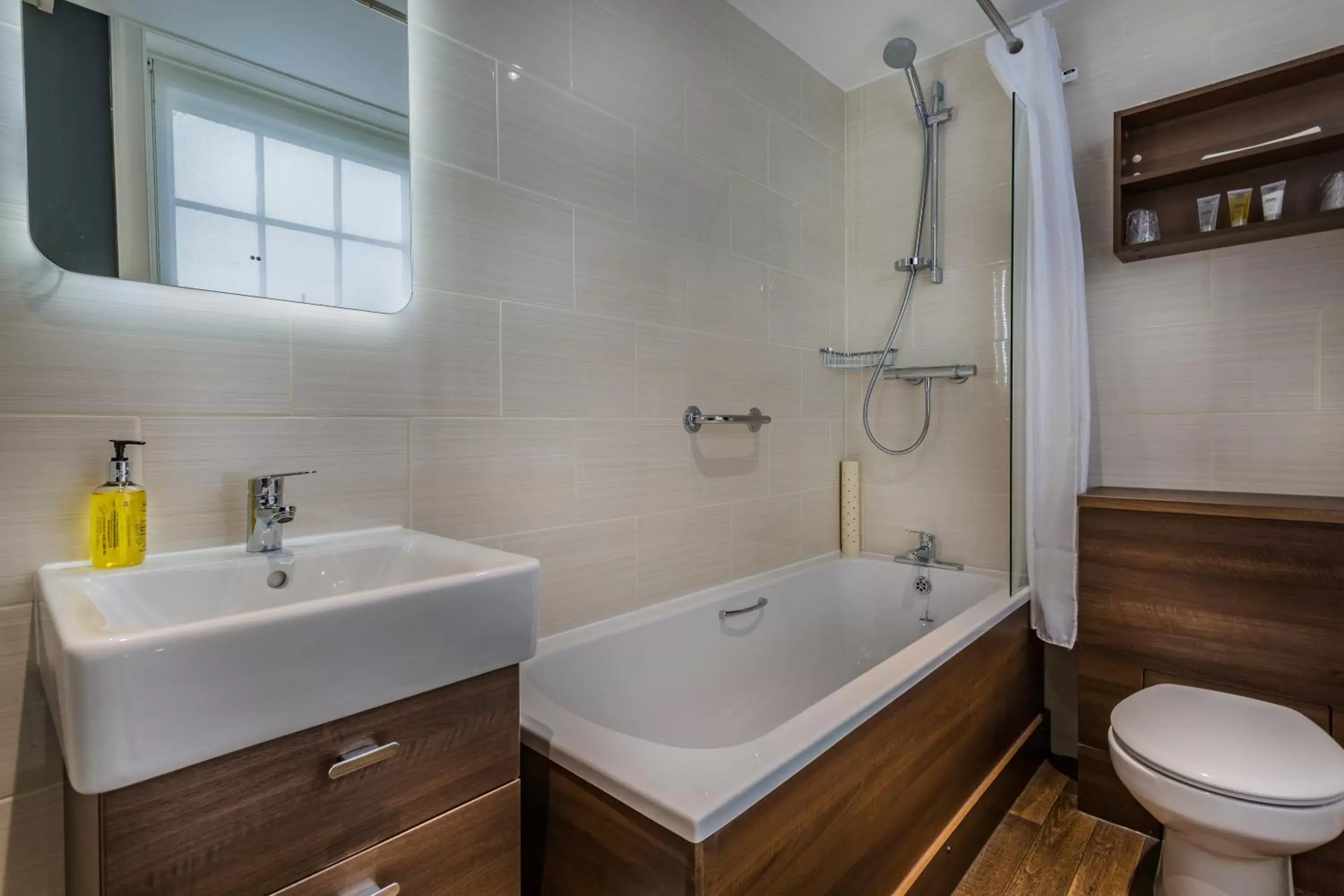 Bathroom in The Golden Fleece Hotel, Thirsk, North Yorkshire