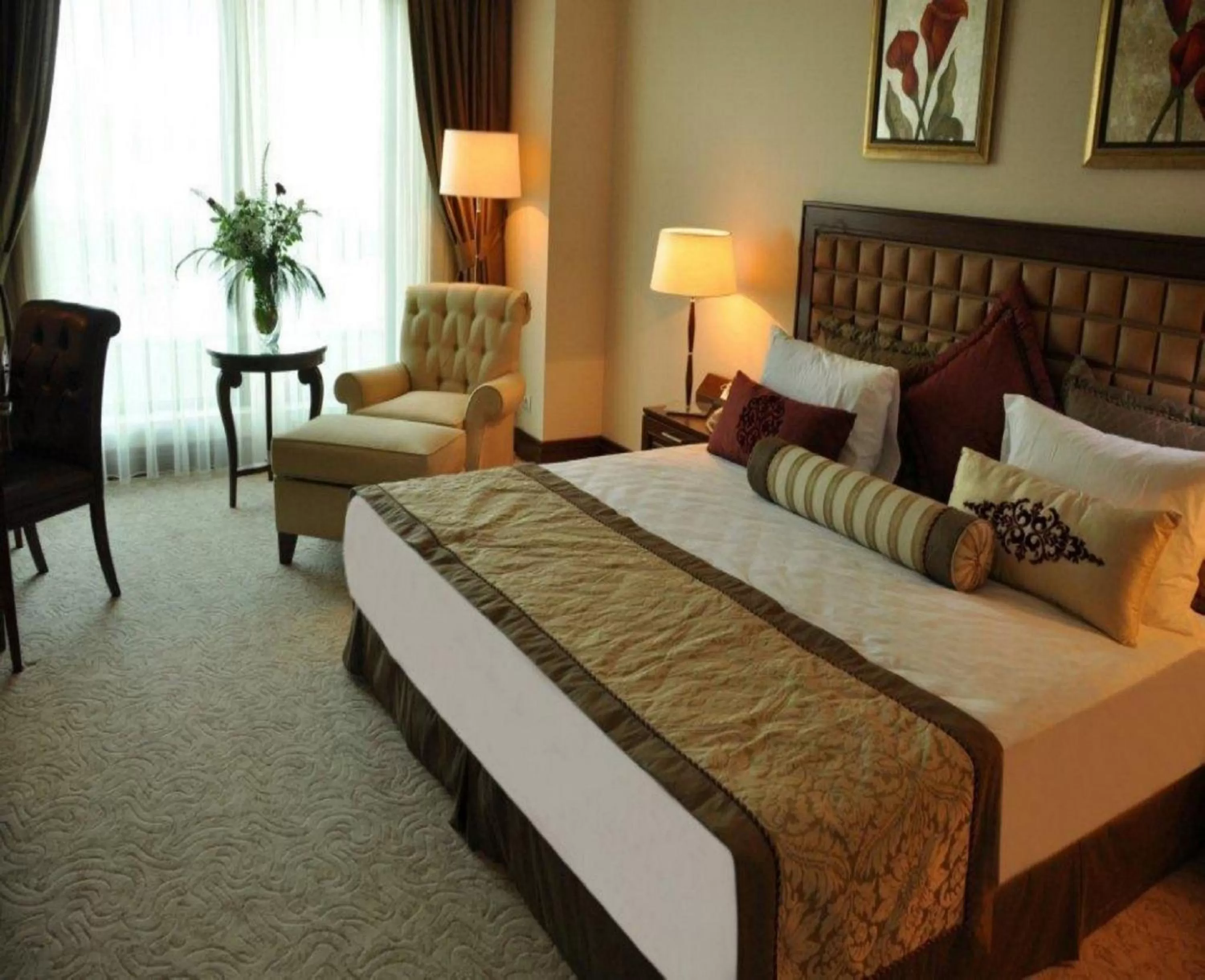 Photo of the whole room, Bed in Crowne Plaza Istanbul Asia by IHG