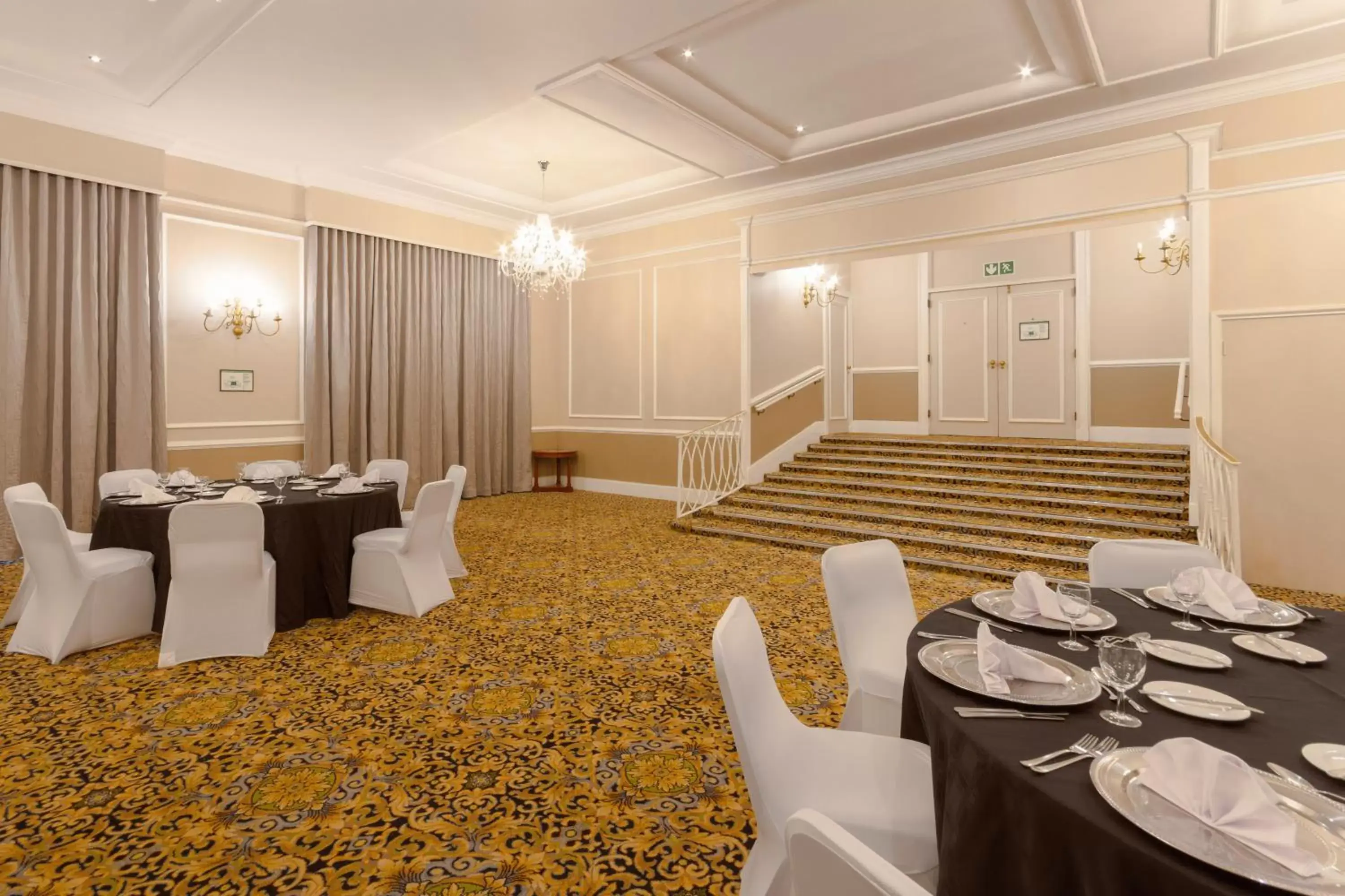 Meeting/conference room, Restaurant/Places to Eat in Holiday Inn - Johannesburg Sunnyside Park, an IHG Hotel