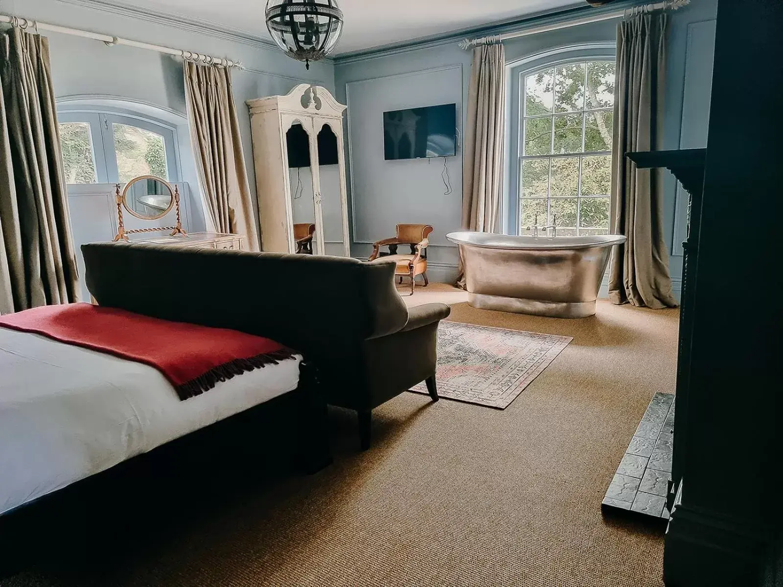 Bed, Seating Area in Verzon House