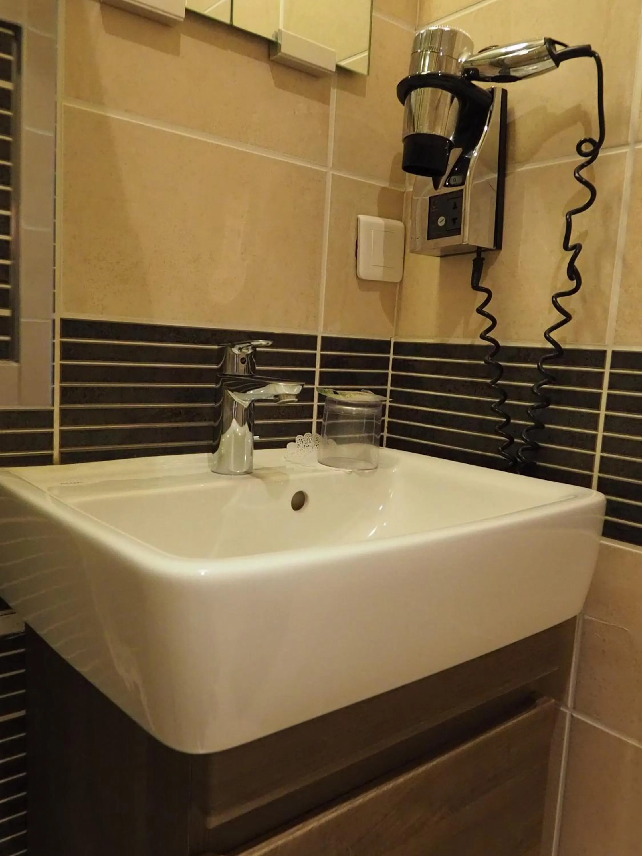 Bathroom in Hôtel du Dauphin