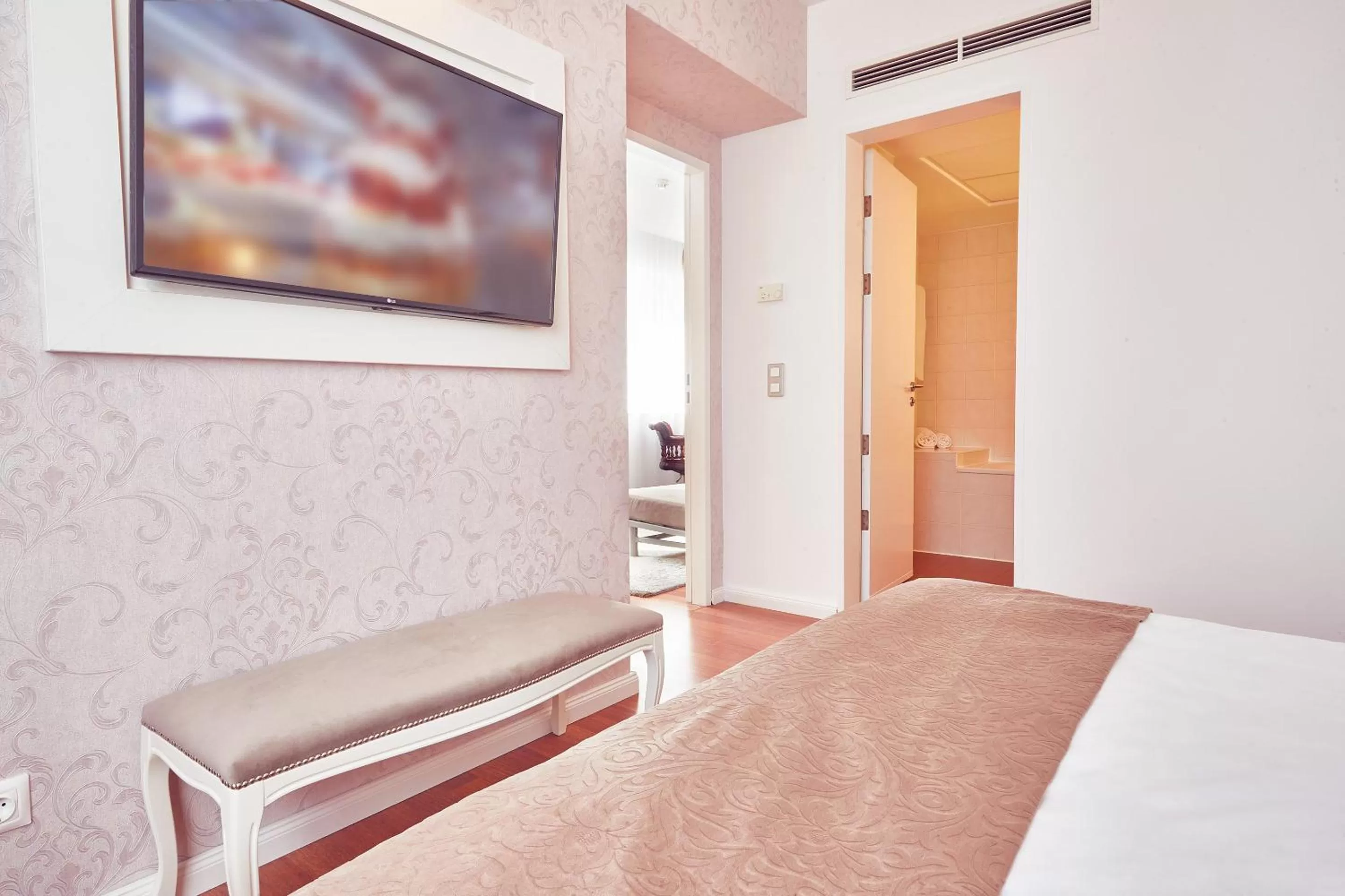TV and multimedia, Bed in MyContinental Sibiu