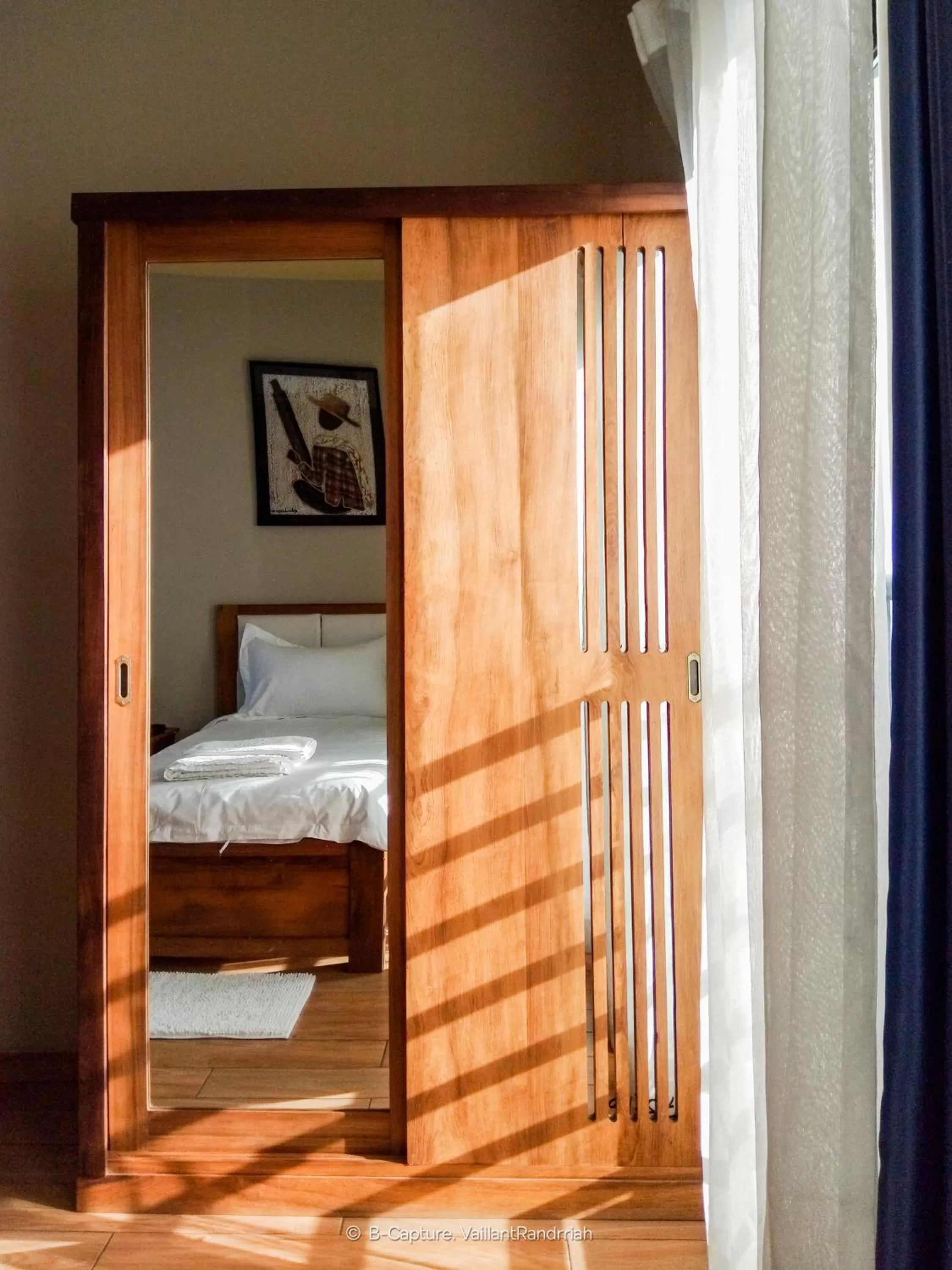 wardrobe, Bed in Valiha Hotel Antananarivo
