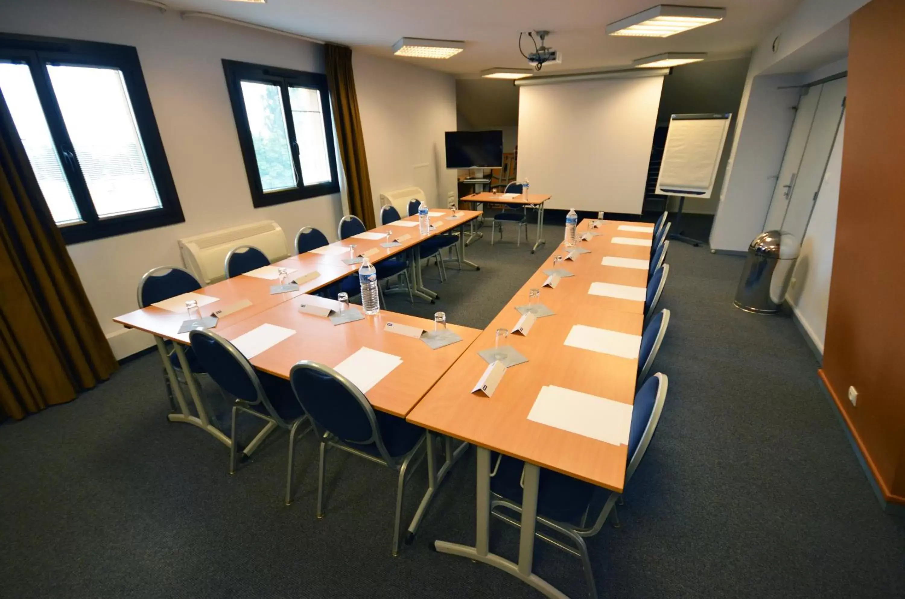 Meeting/conference room in Kyriad Dijon Est Mirande