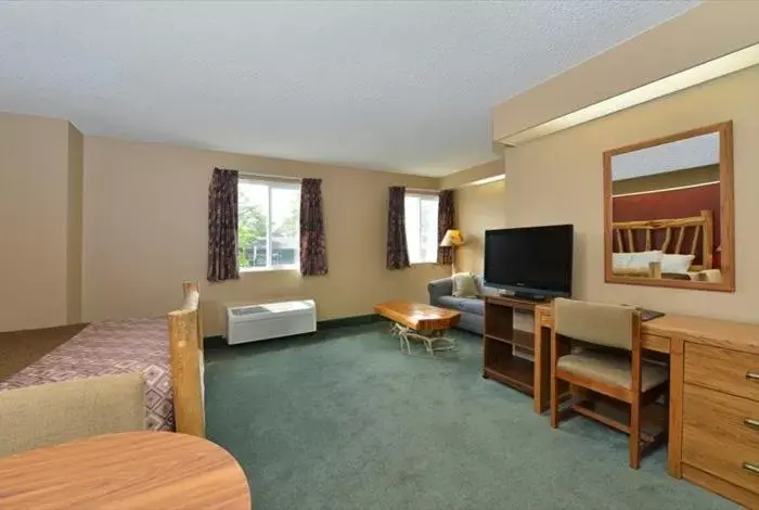 Photo of the whole room, TV/Entertainment Center in Americas Best Value Inn Kalispell