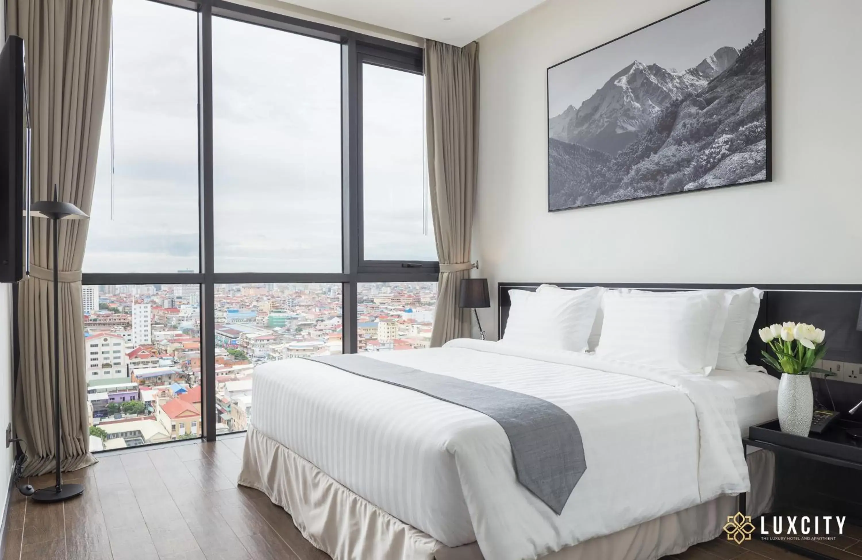 Photo of the whole room, Mountain View in Luxcity Hotel & Apartment