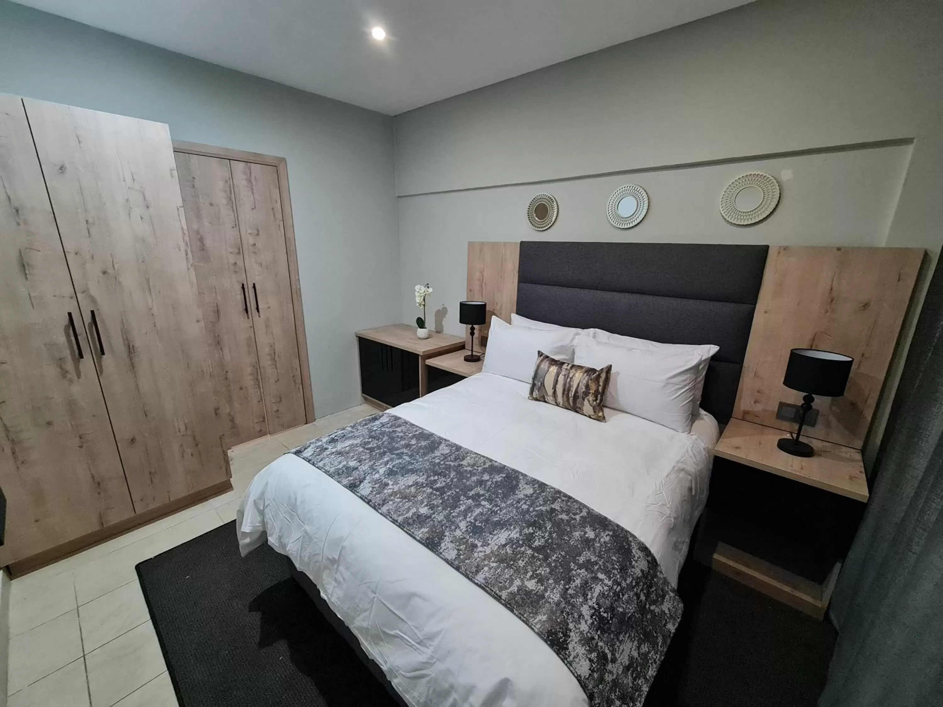 Photo of the whole room, Bed in Luxe on Ridge Boutique Hotel