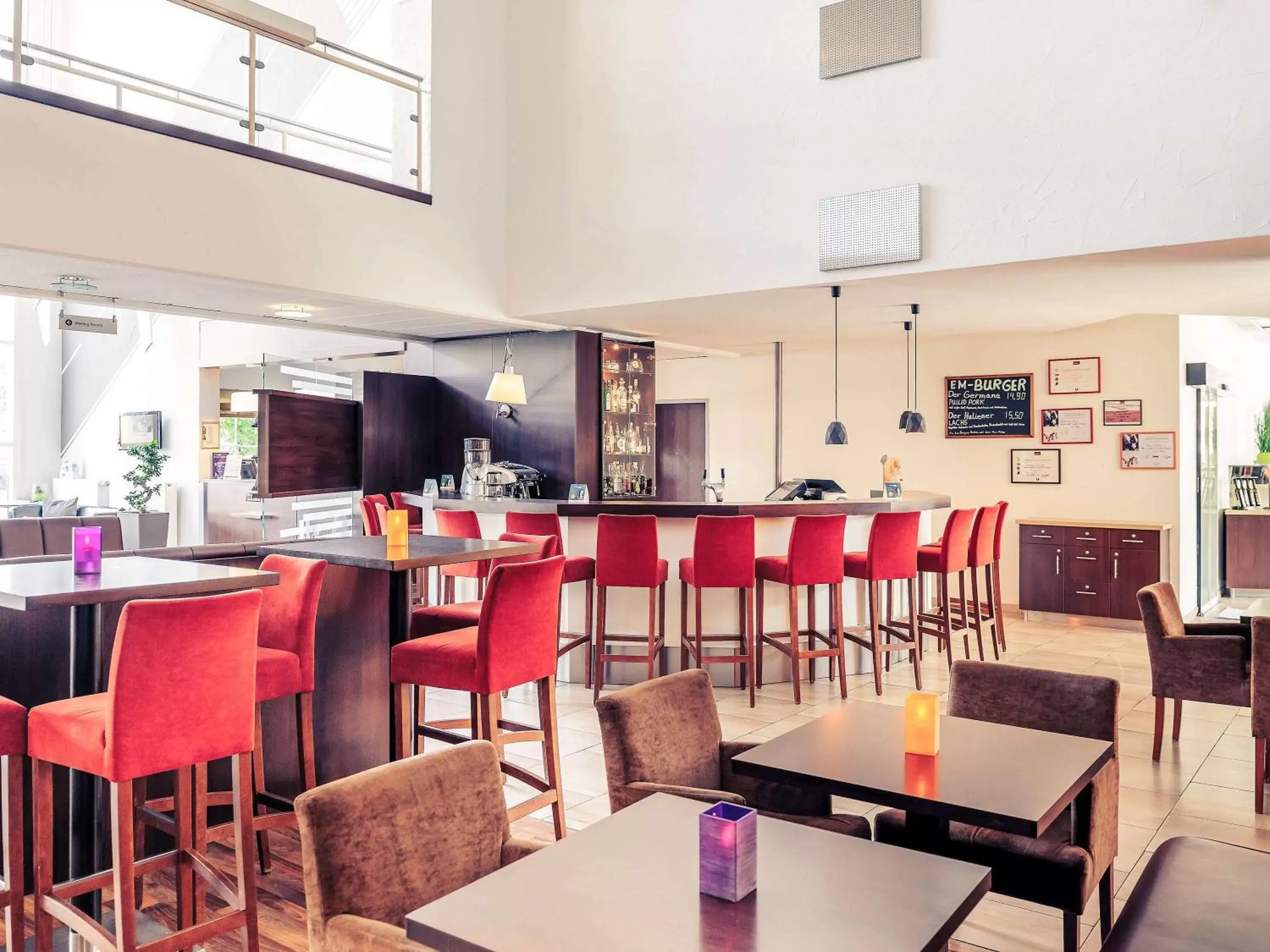 Lounge or bar, Restaurant/Places to Eat in Mercure Hotel Düsseldorf Ratingen