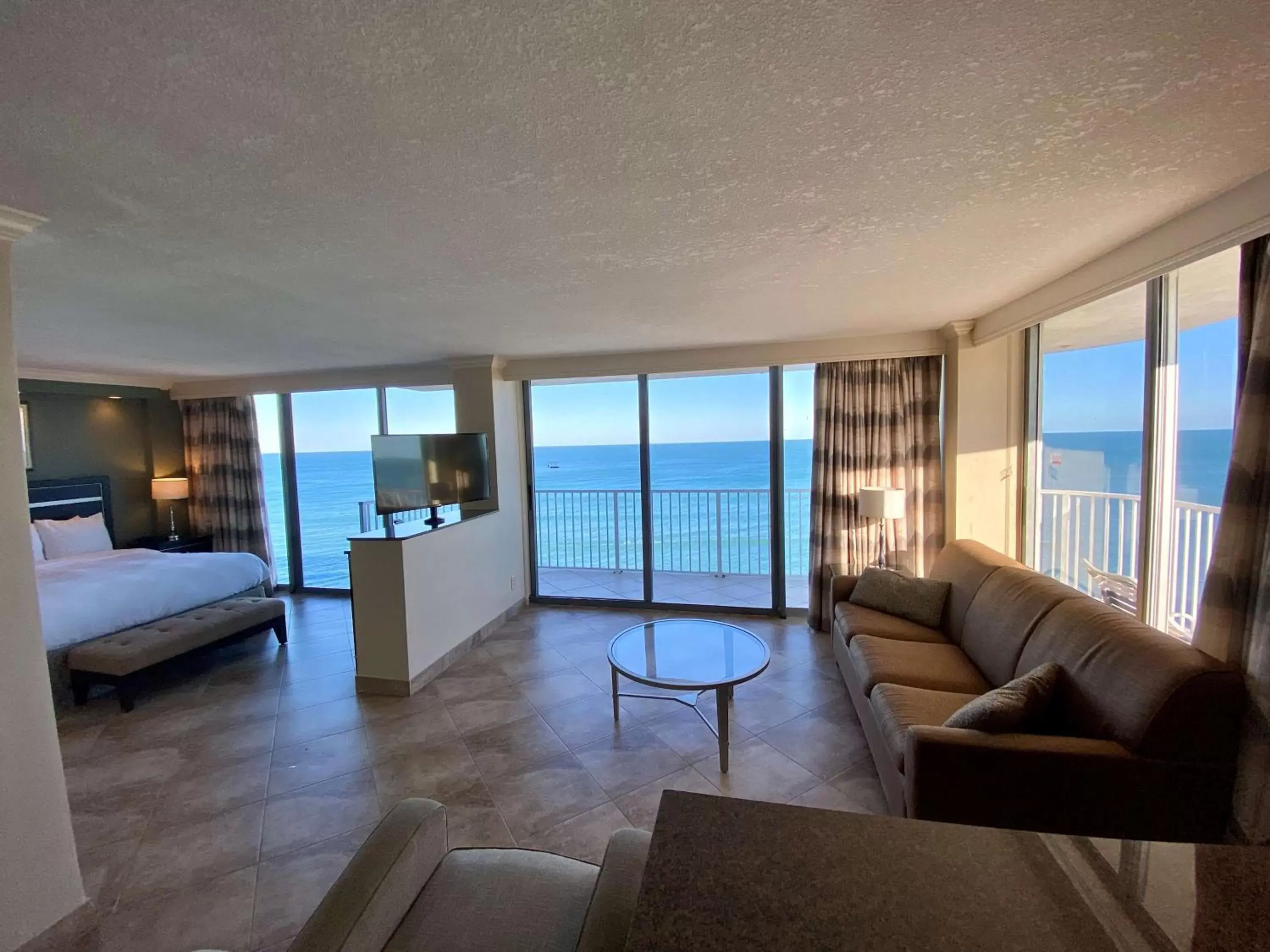 Photo of the whole room, Seating Area in Radisson Suite Hotel Oceanfront