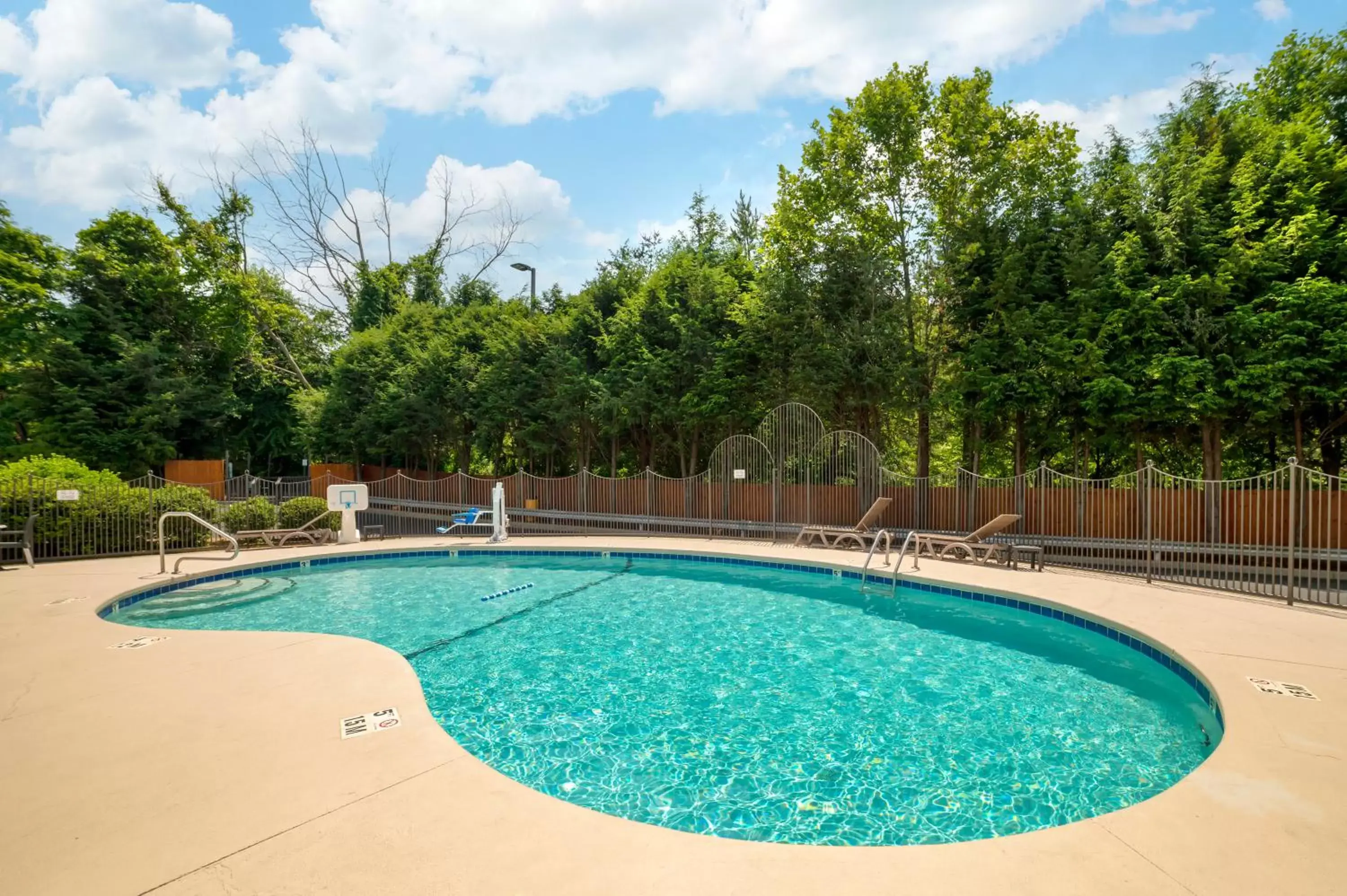 Swimming Pool in Comfort Inn Asheville East-Blue Ridge Pkwy Access