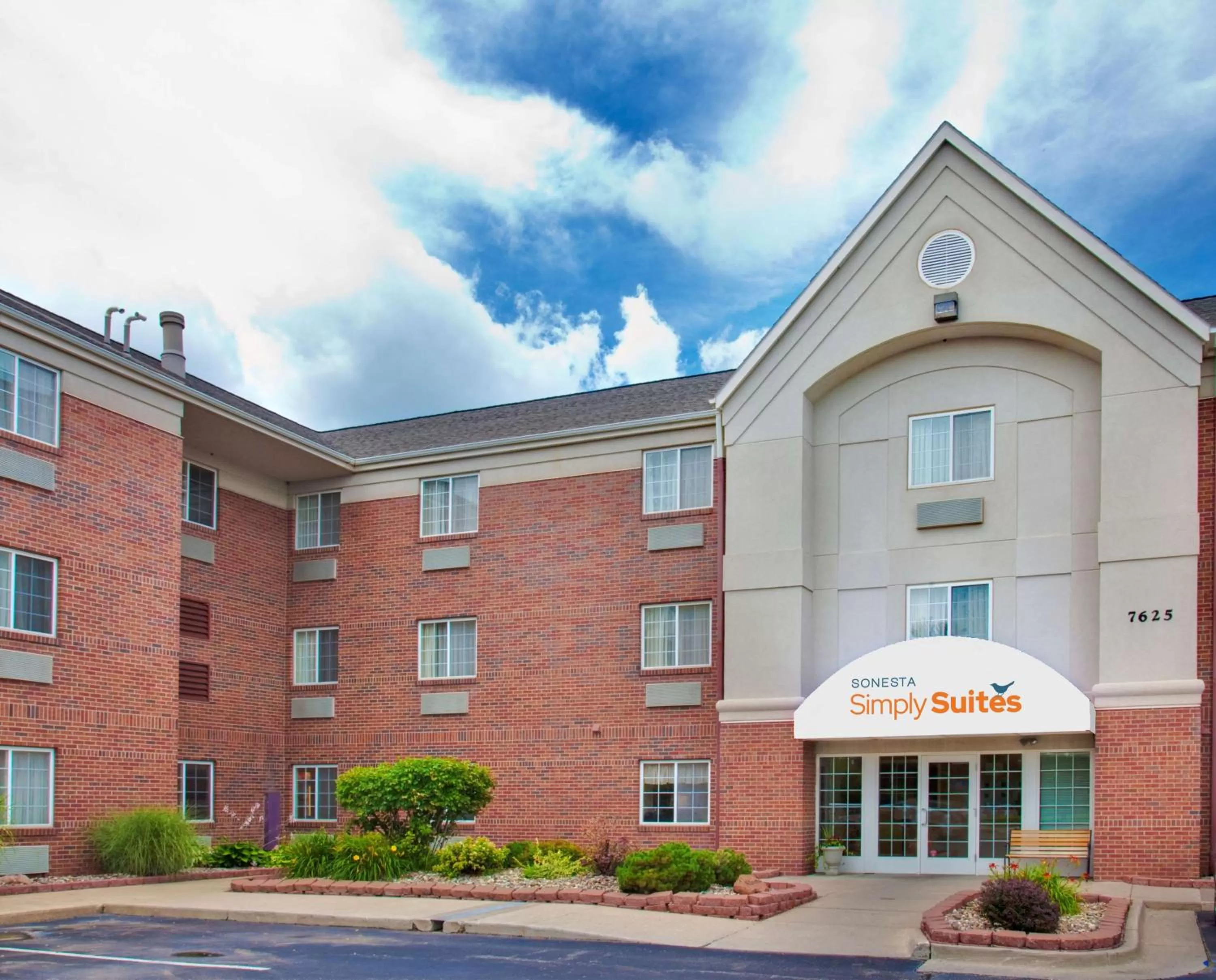 Property building in Sonesta Simply Suites Des Moines